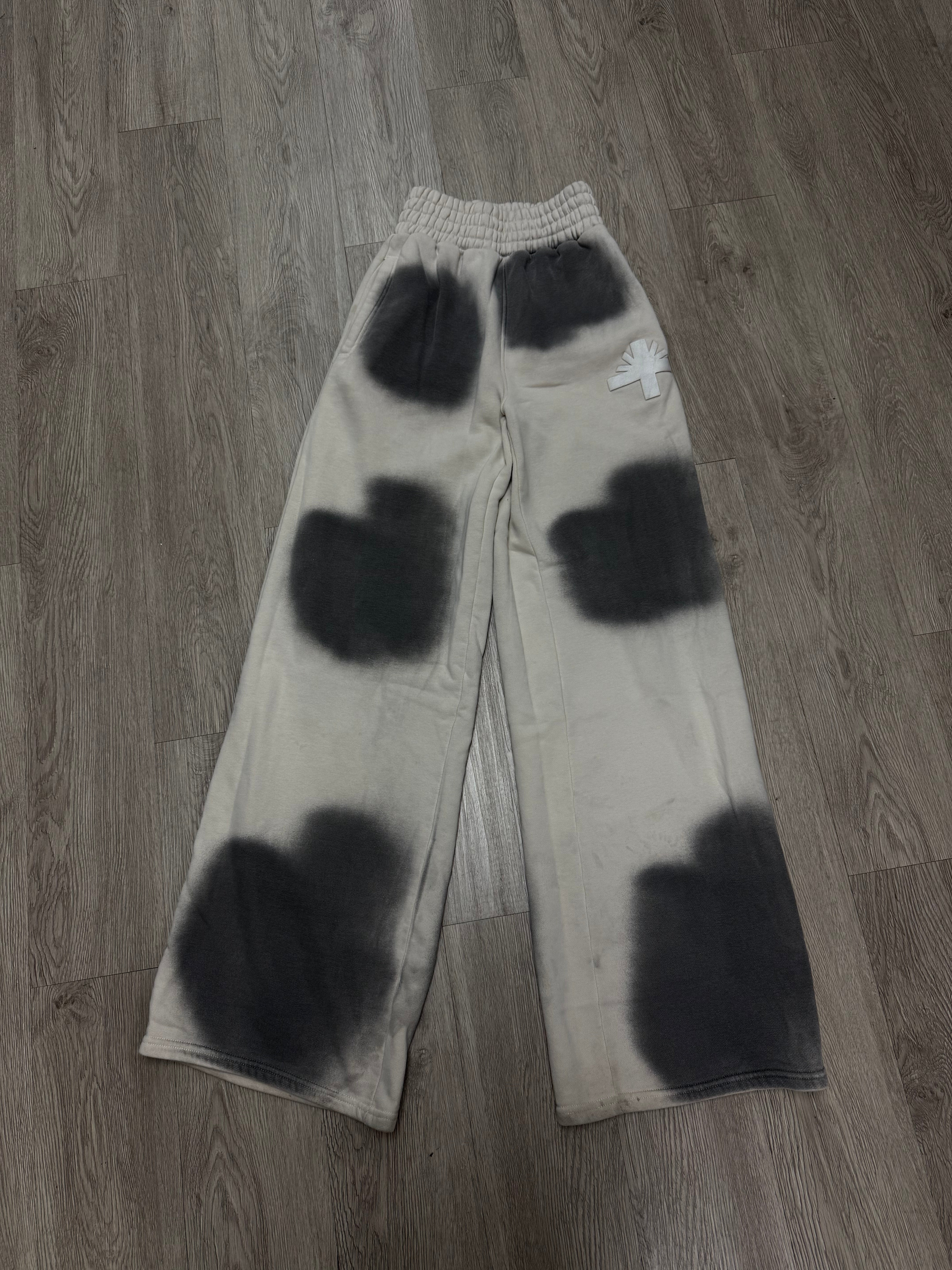 Vertabrae Sweats Cream Black Spot Used