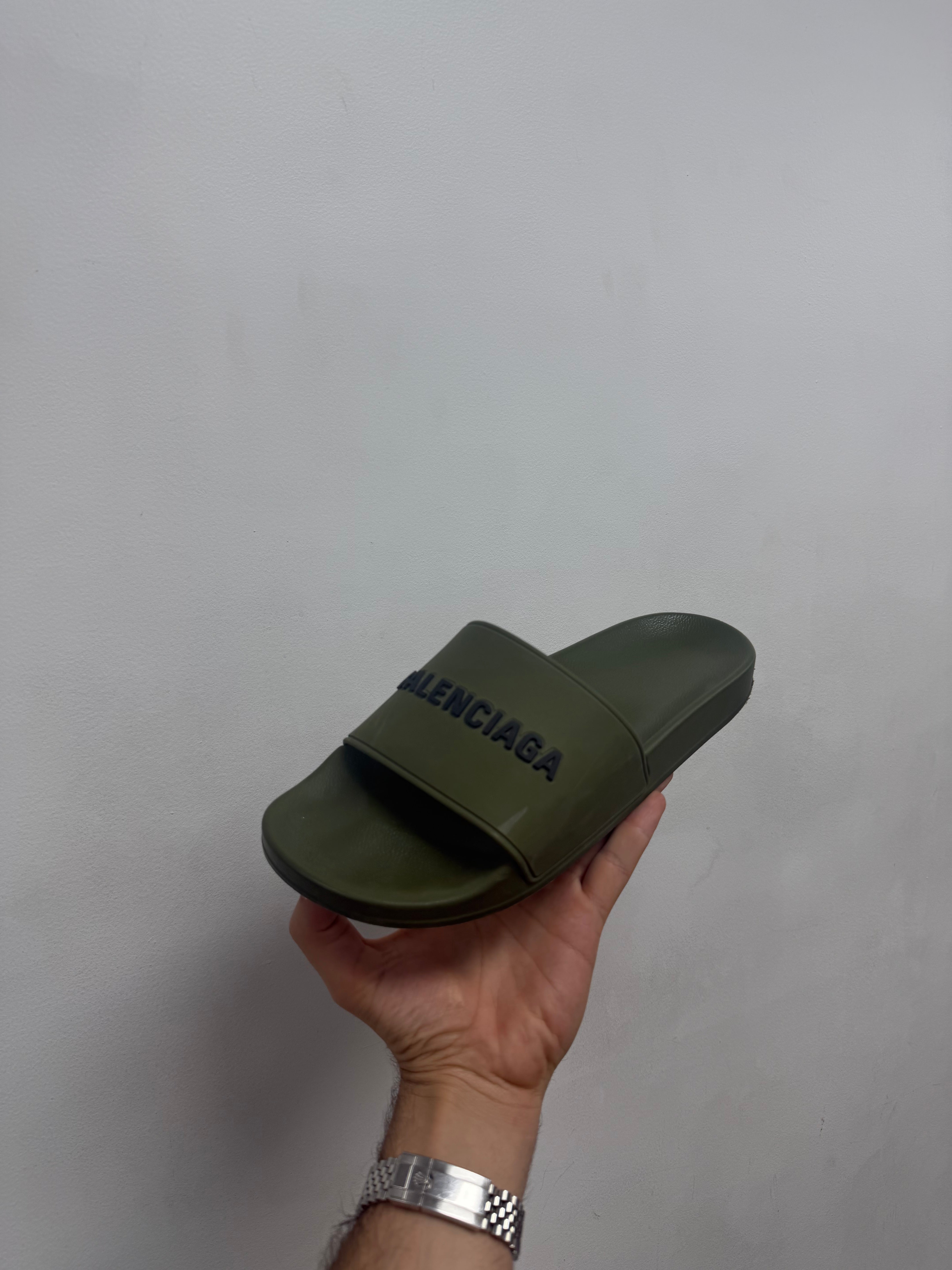 Balencia Olive Black Logo Slides
