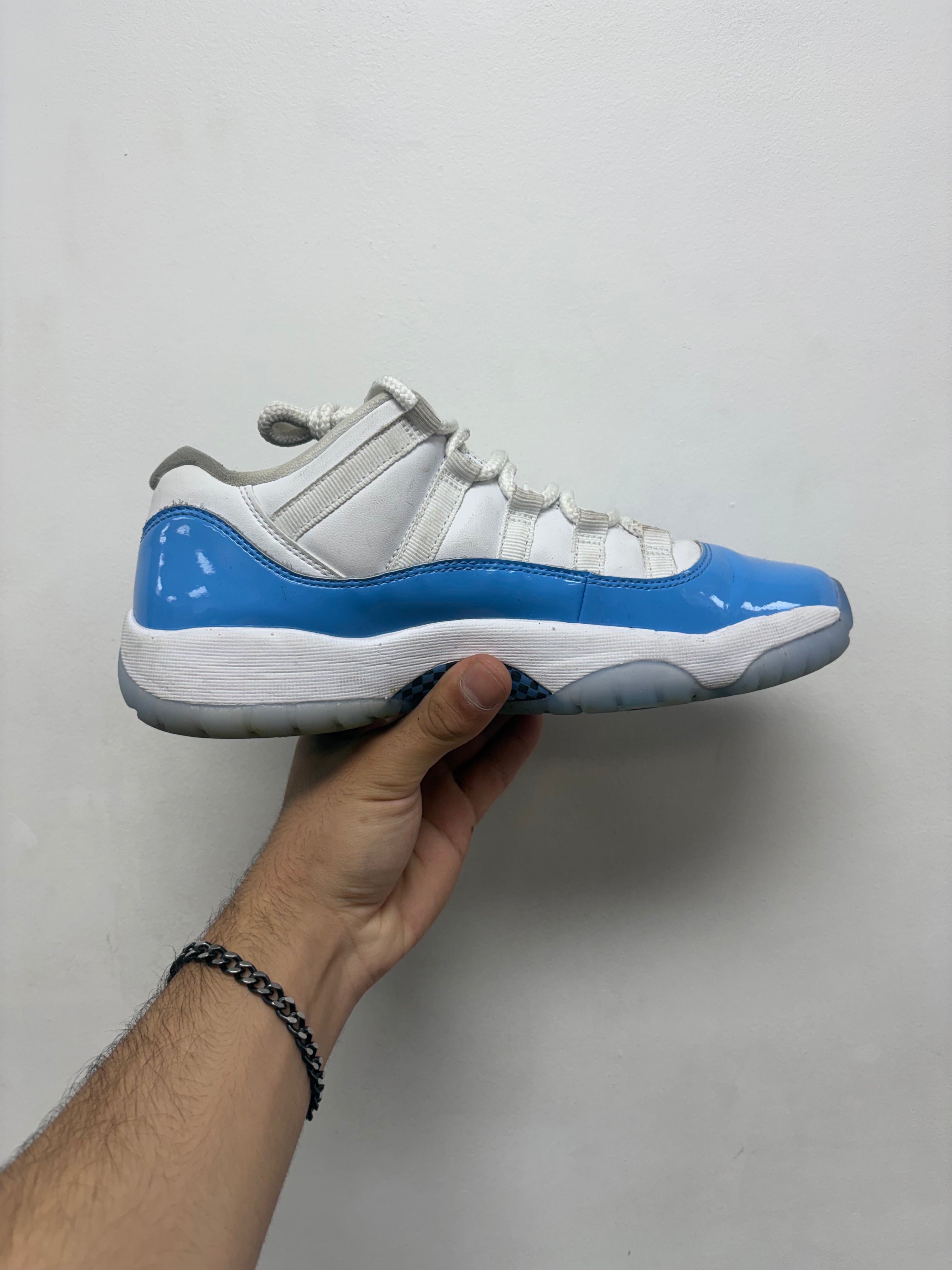 Jordan 11 Low Univesity Blue Sneakers