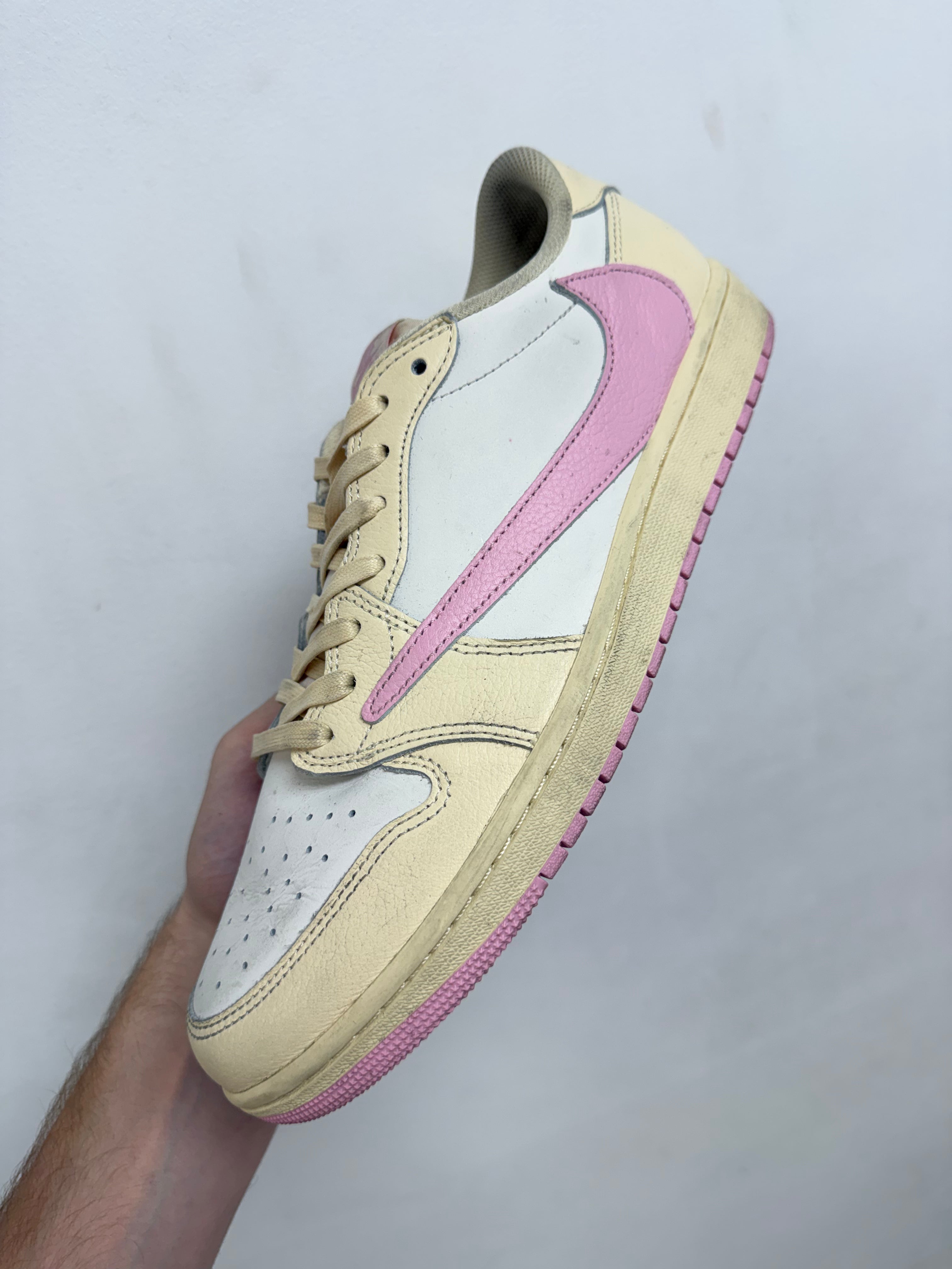 Jordan 1 Low Travis Scott Shy Pink Sneakers