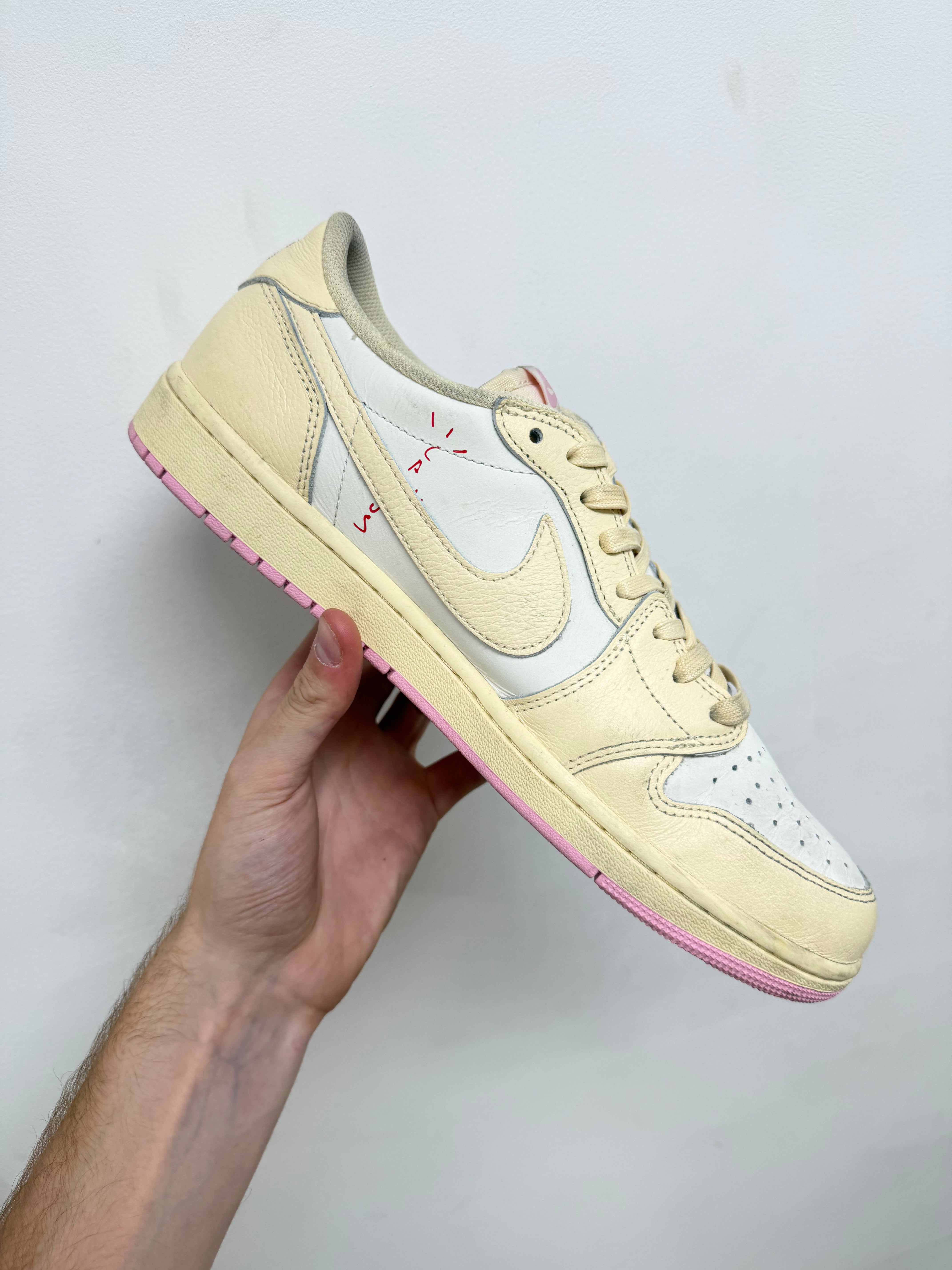 Jordan 1 Low Travis Scott Shy Pink Sneakers
