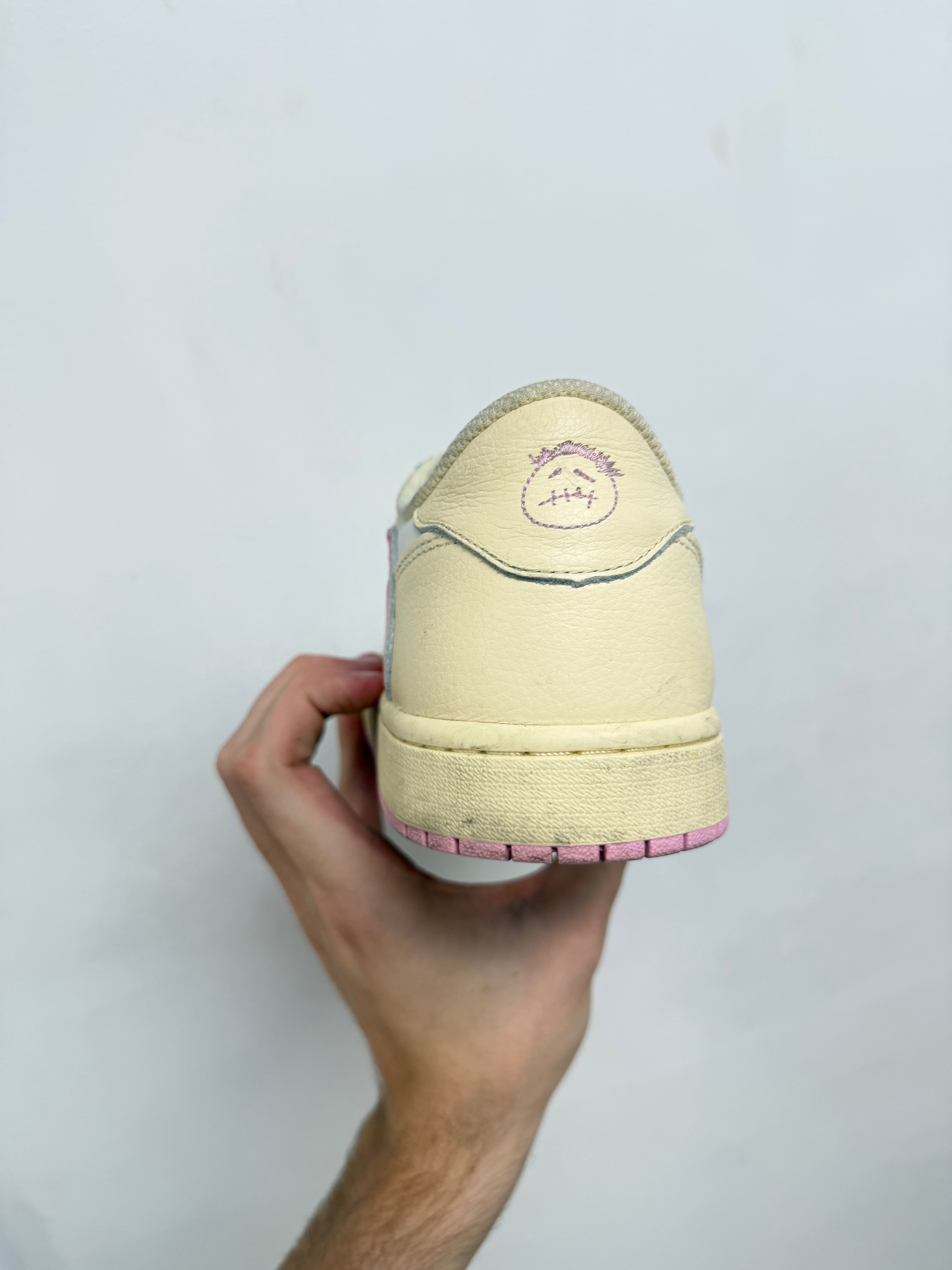 Jordan 1 Low Travis Scott Shy Pink Sneakers