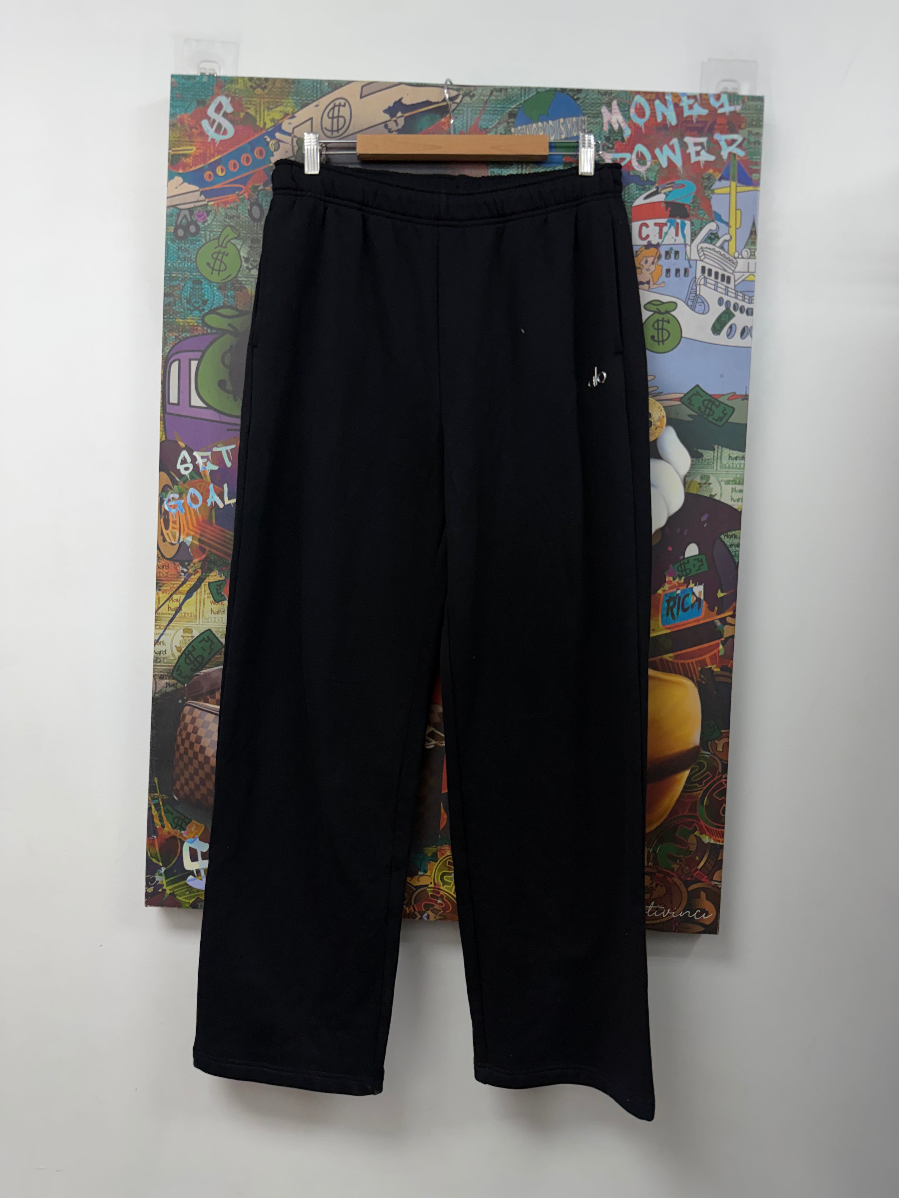 ALO Black Accolade Straight Sweats