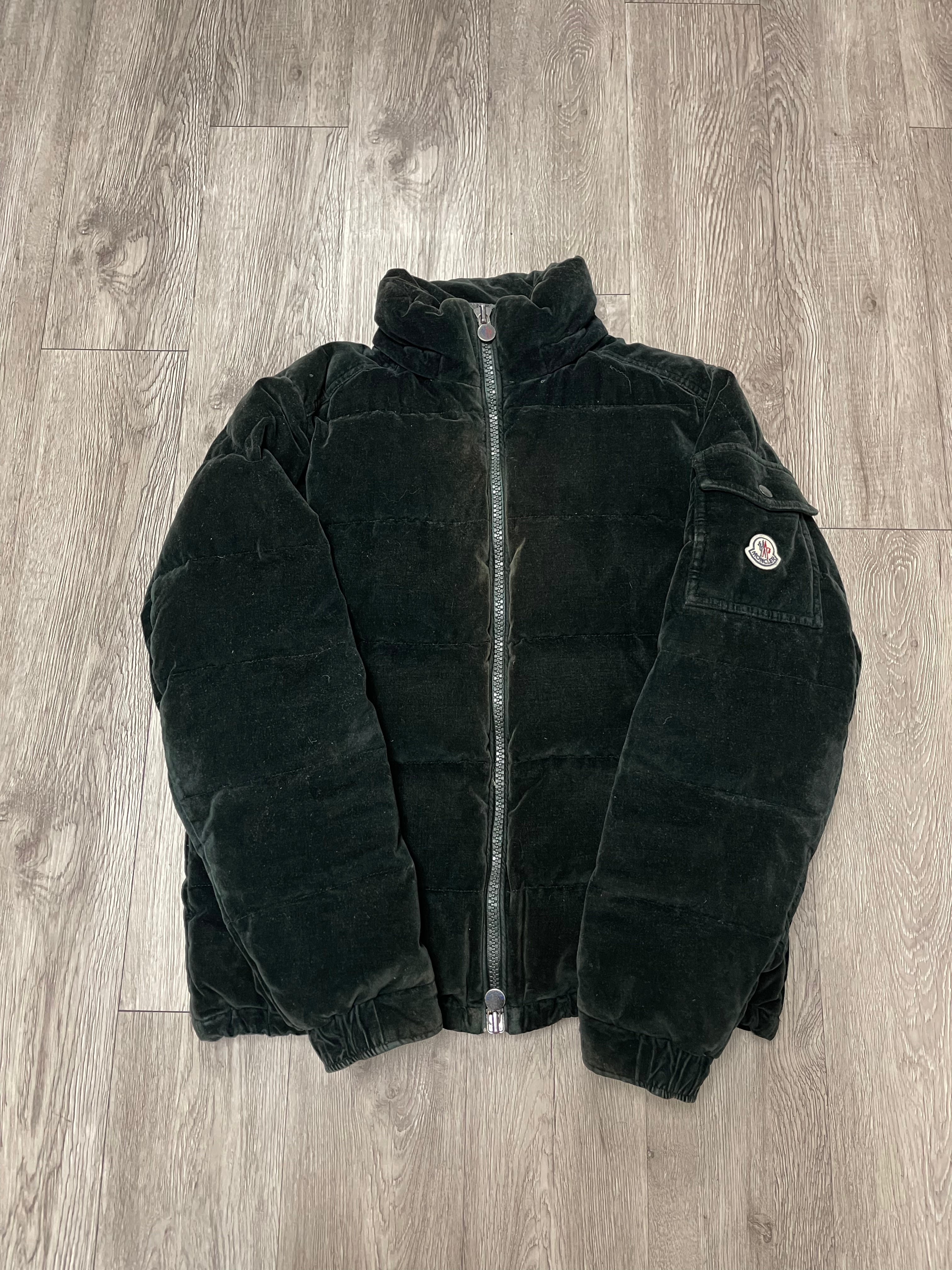 Moncler Puffer Jacket Green Velour Used 3 (Medium) N/A