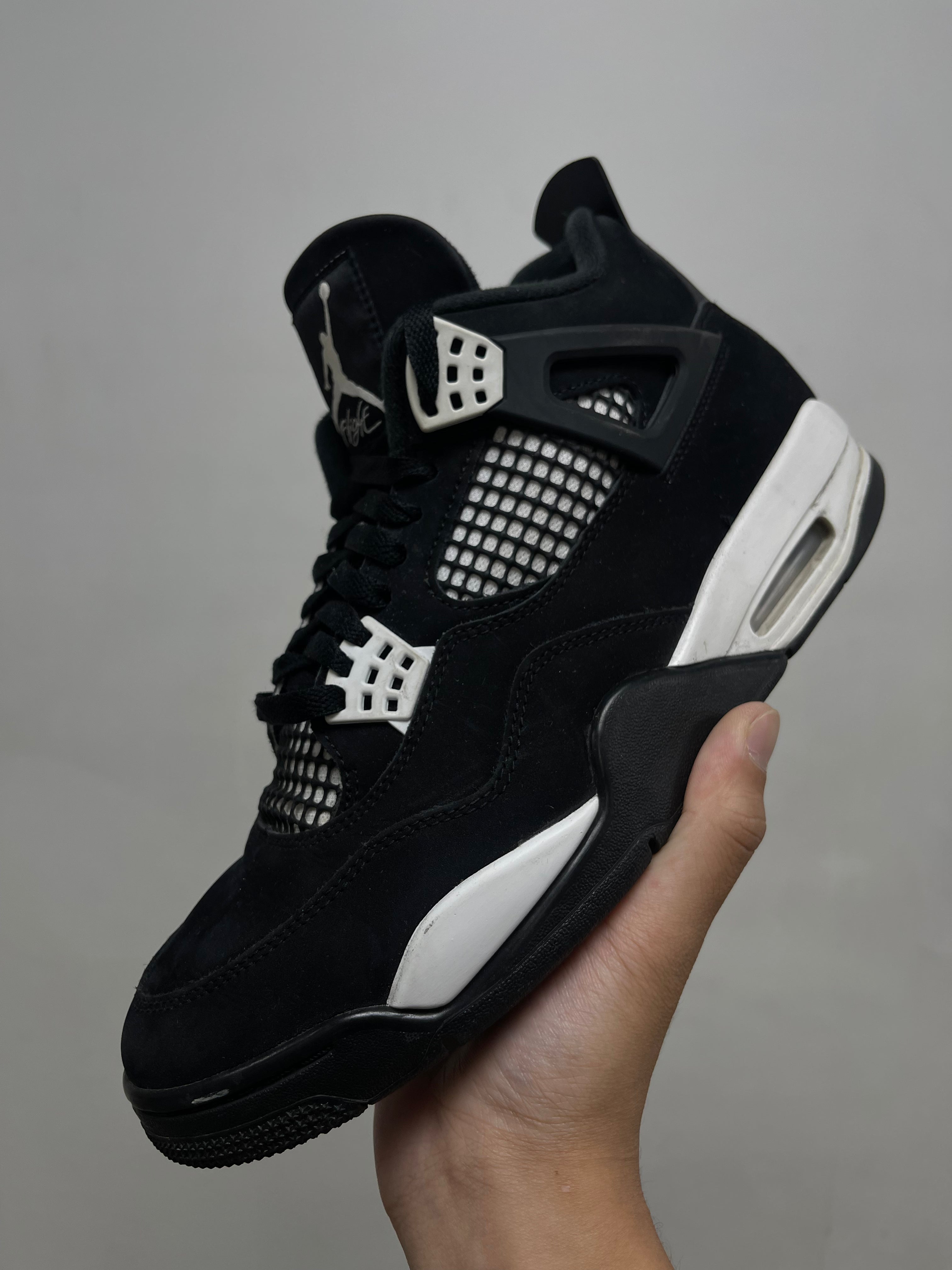 Jordan 4 White Thunder Sneakers