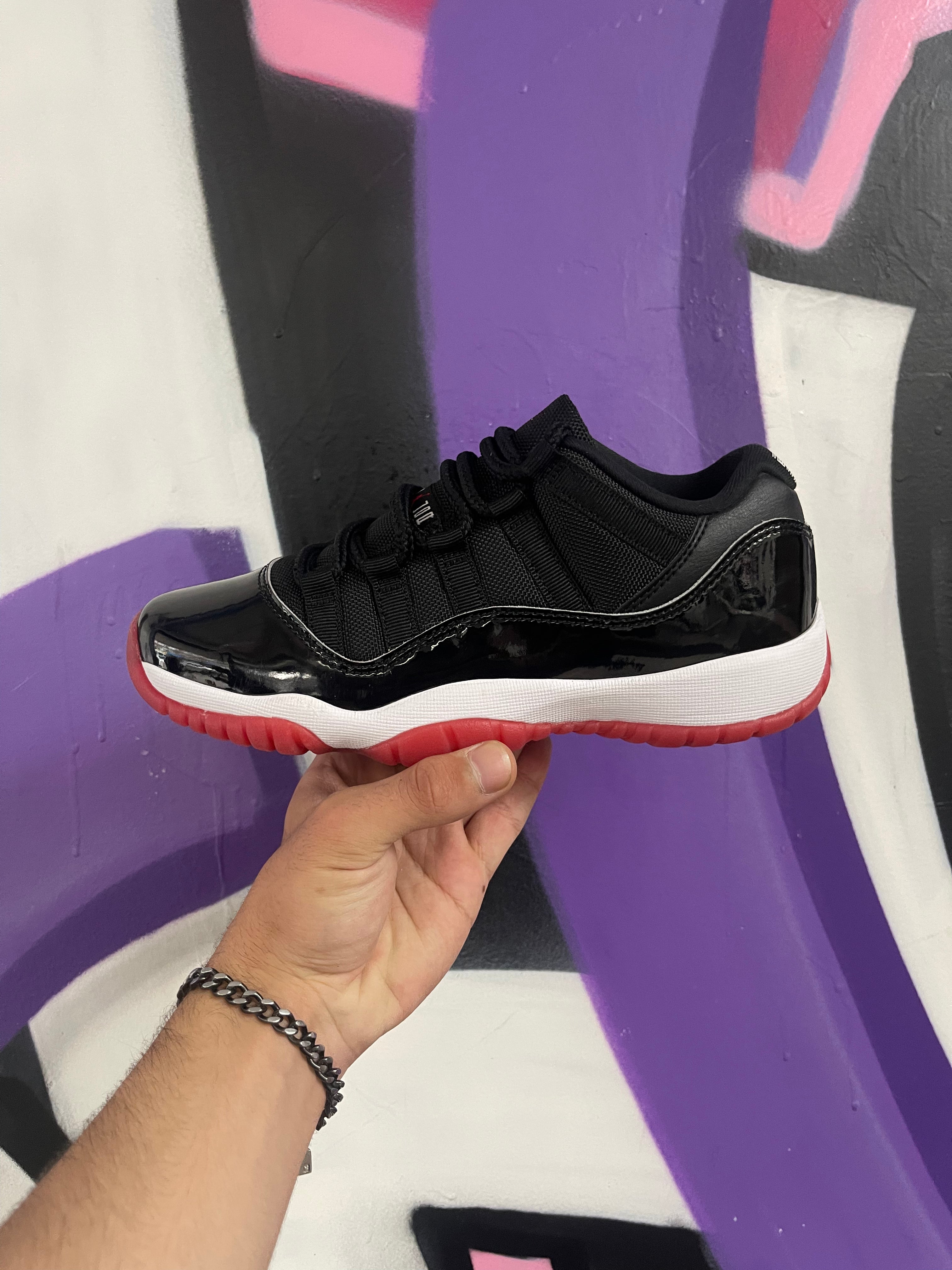 Jordan 11 Low Bred Sneakers