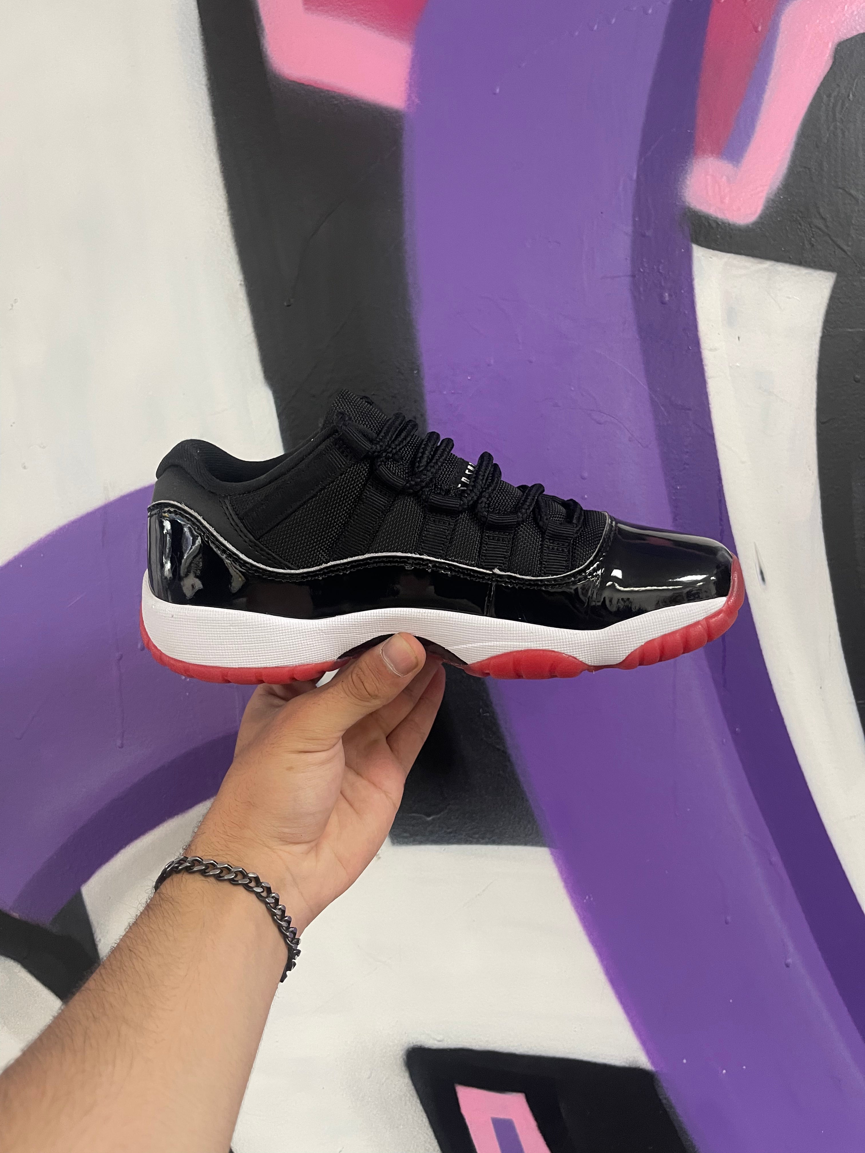 Jordan 11 Low Bred Sneakers