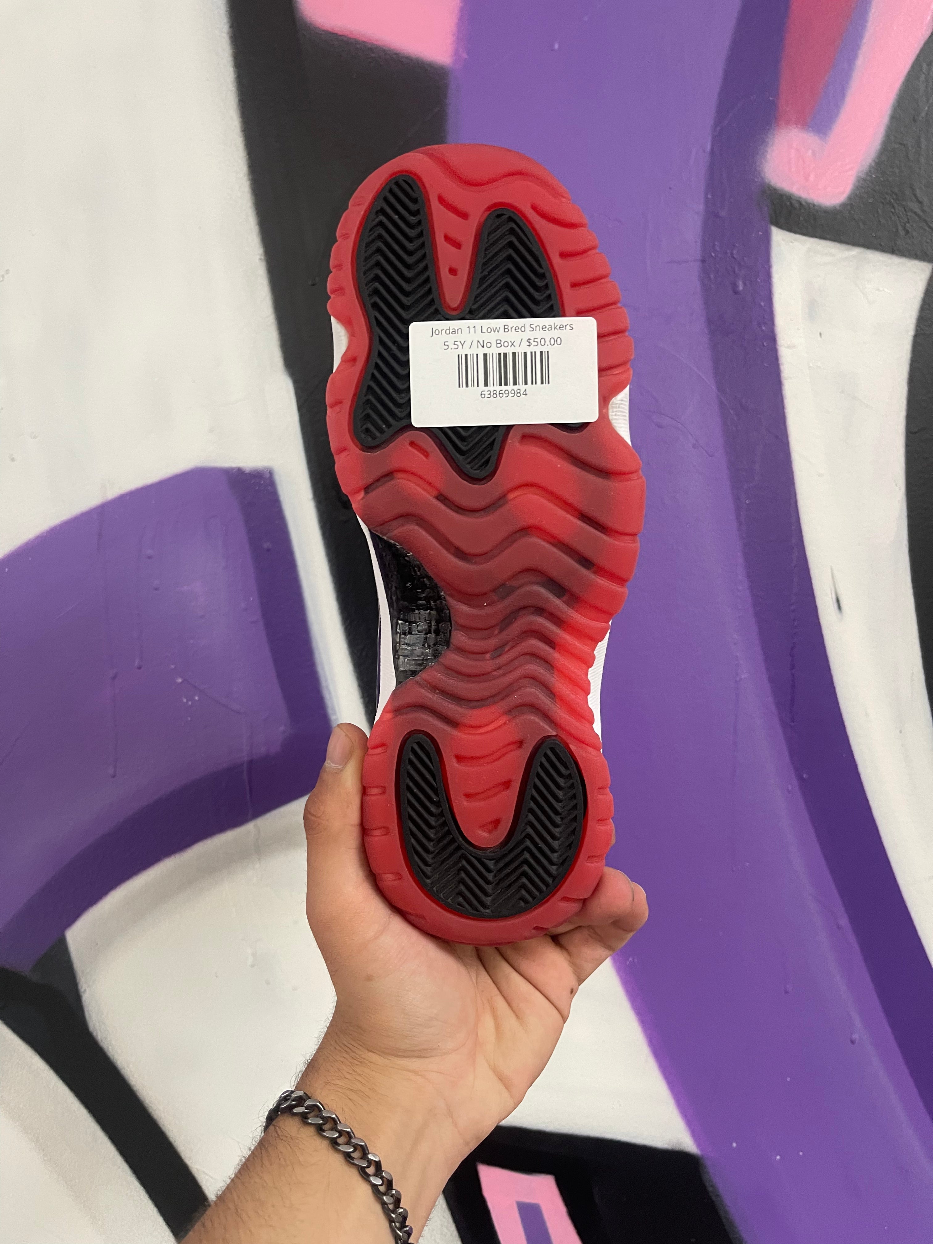 Jordan 11 Low Bred Sneakers
