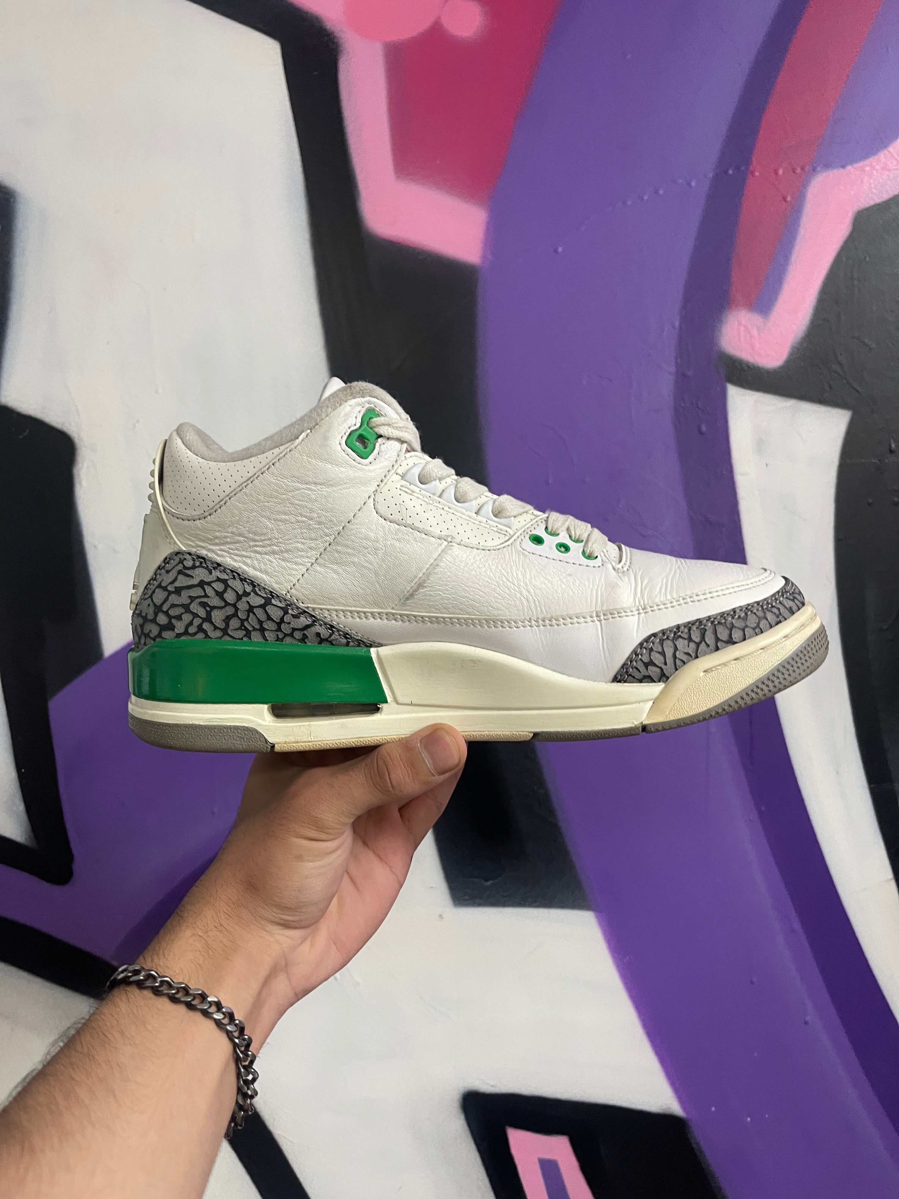 Jordan 3 Lucky Green (Slight Yellowing) Sneakers