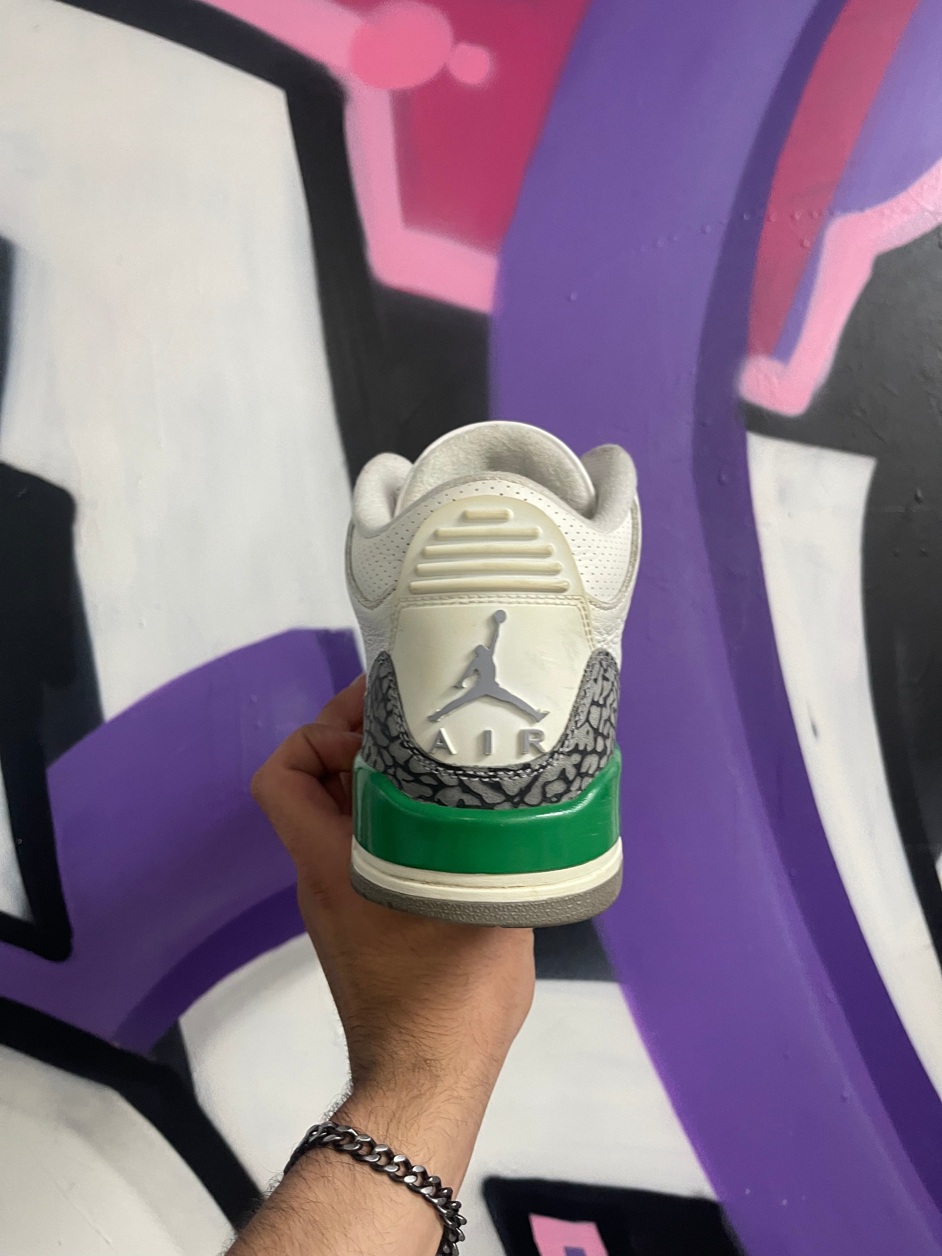 Jordan 3 Lucky Green (Slight Yellowing) Sneakers