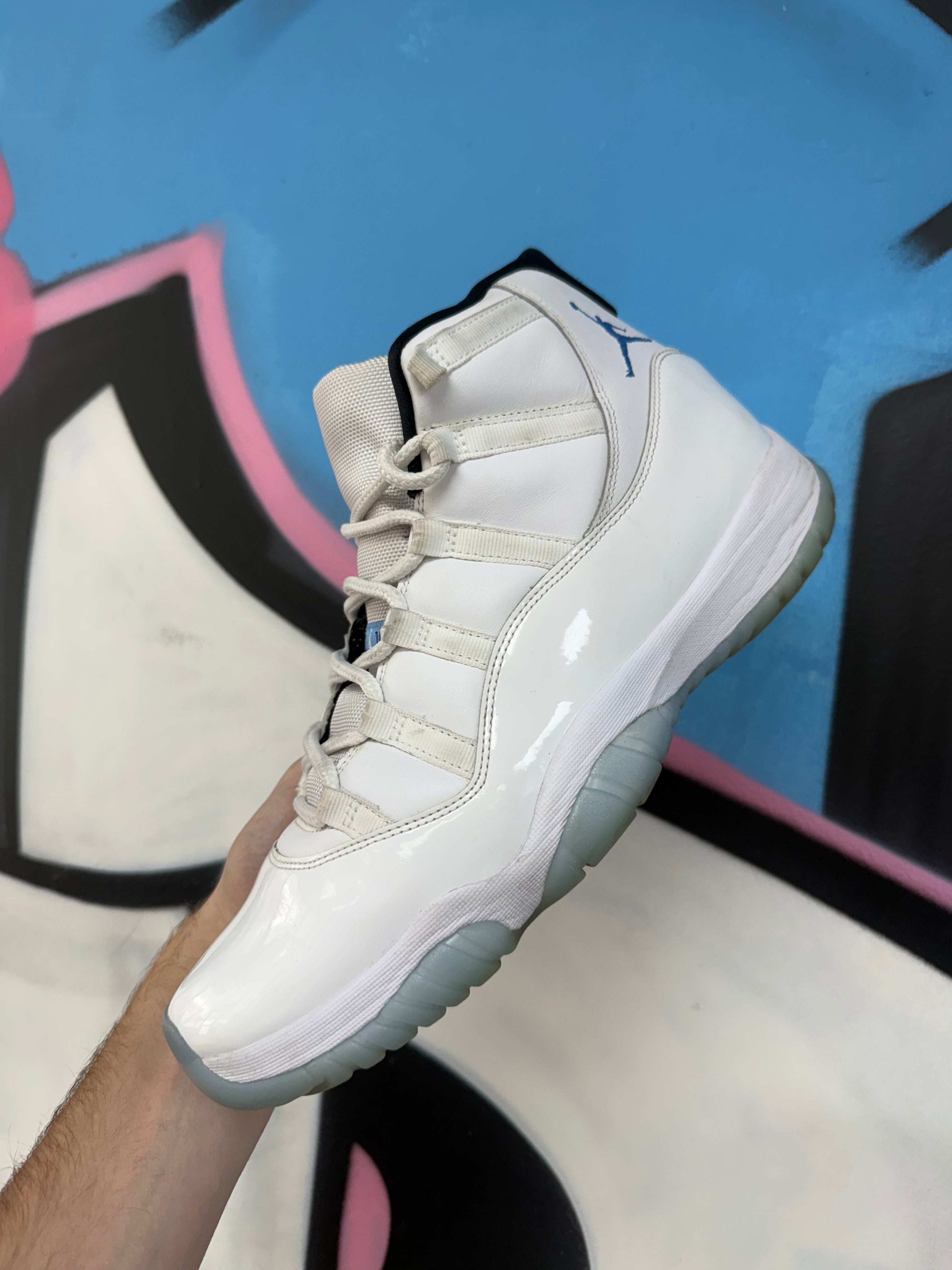 Jordan 11 Legend Blue Sneakers
