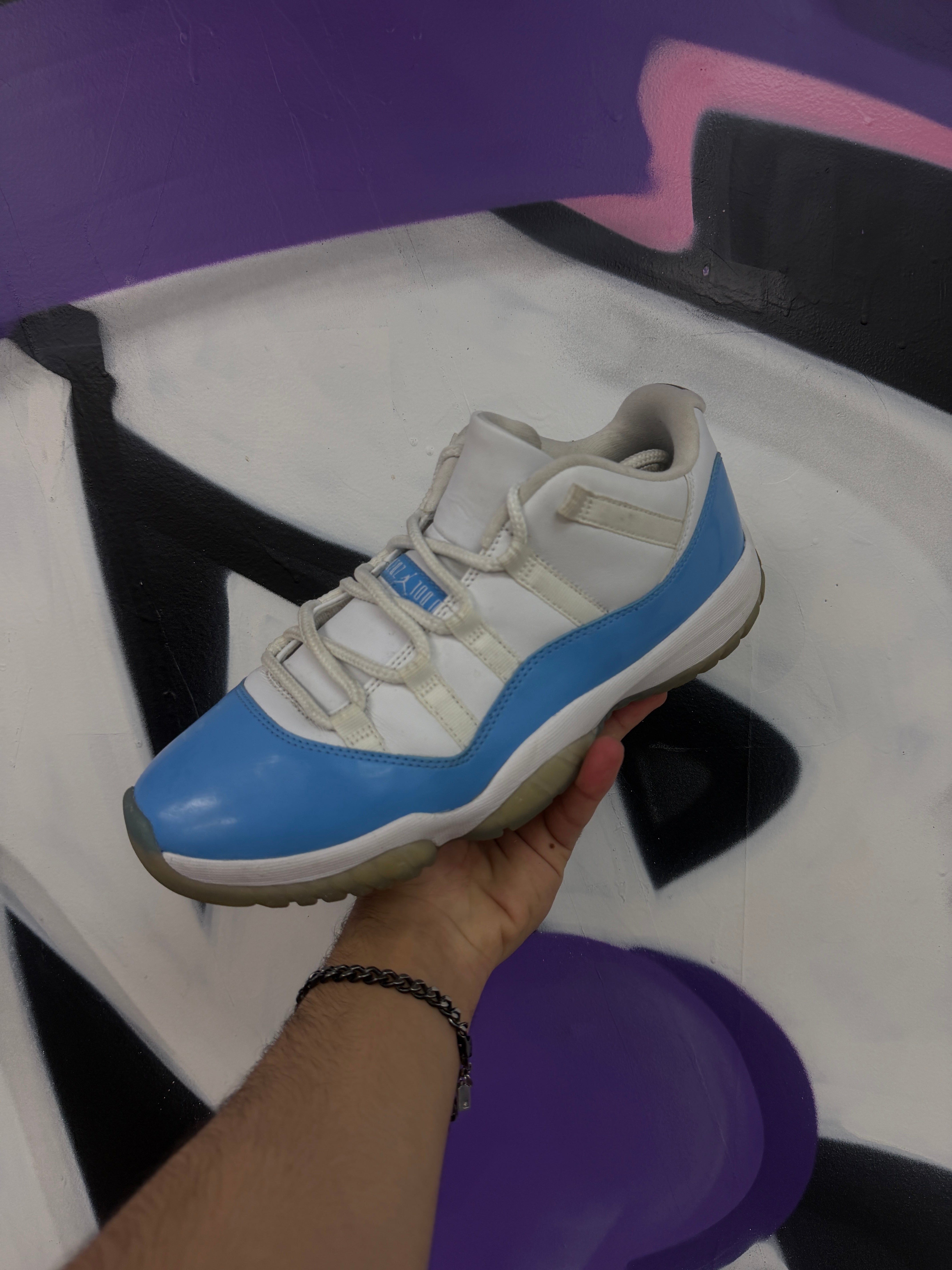 Jordan 11 Low UNC Sneakers