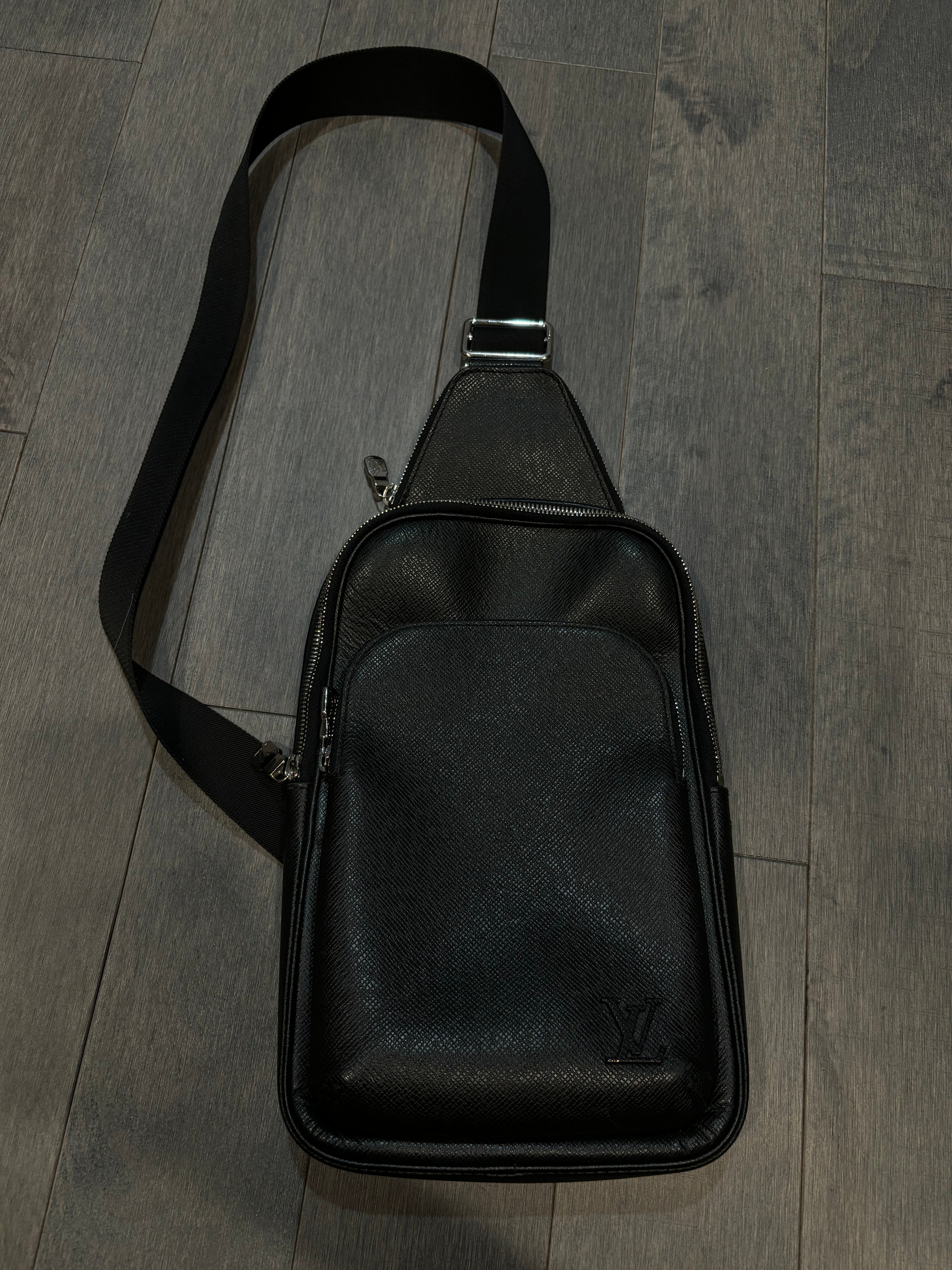 LV Avenue Slingbag NM Infini Leather Used OSFM N/A