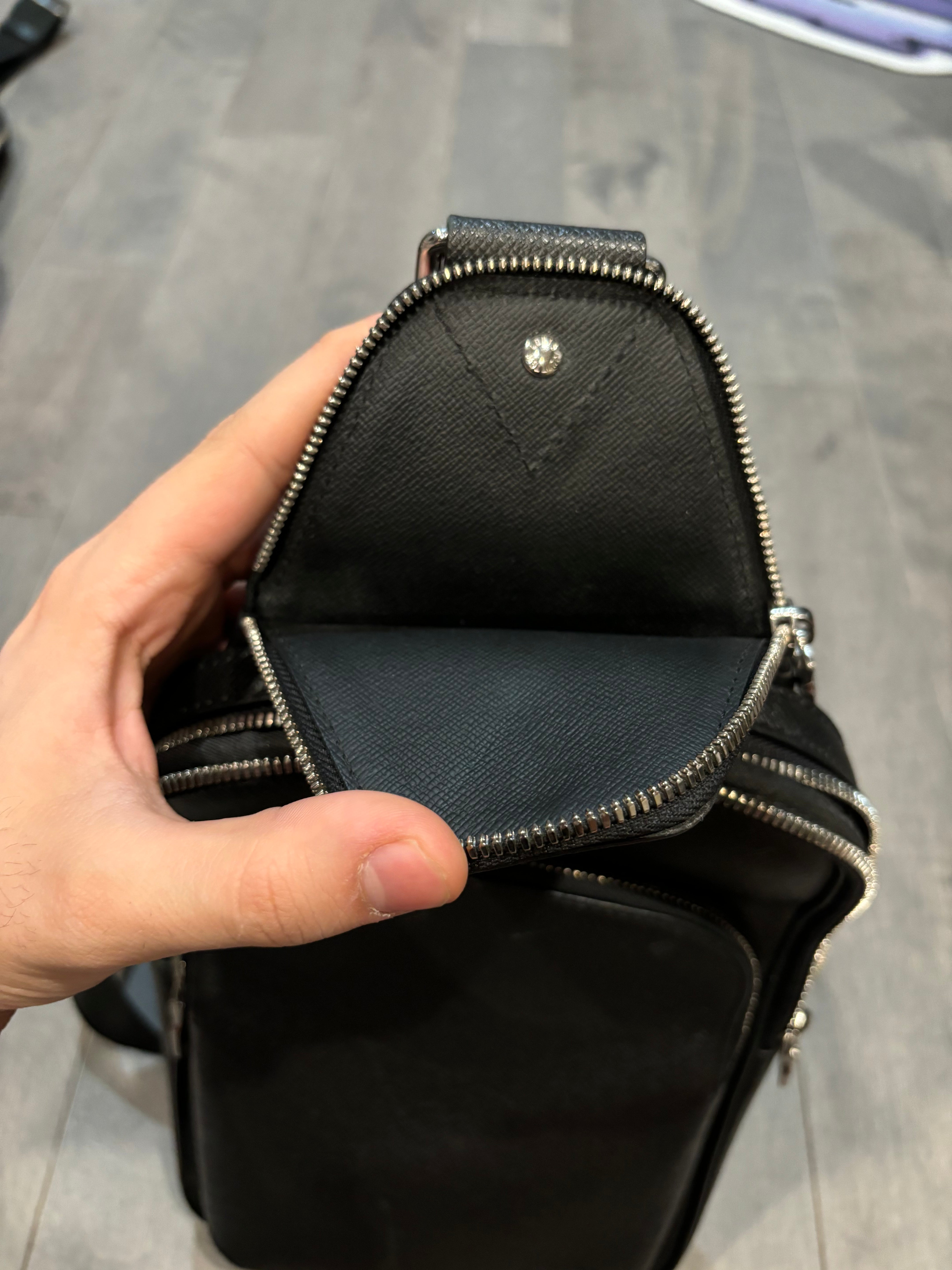 LV Avenue Slingbag NM Infini Leather Used OSFM N/A