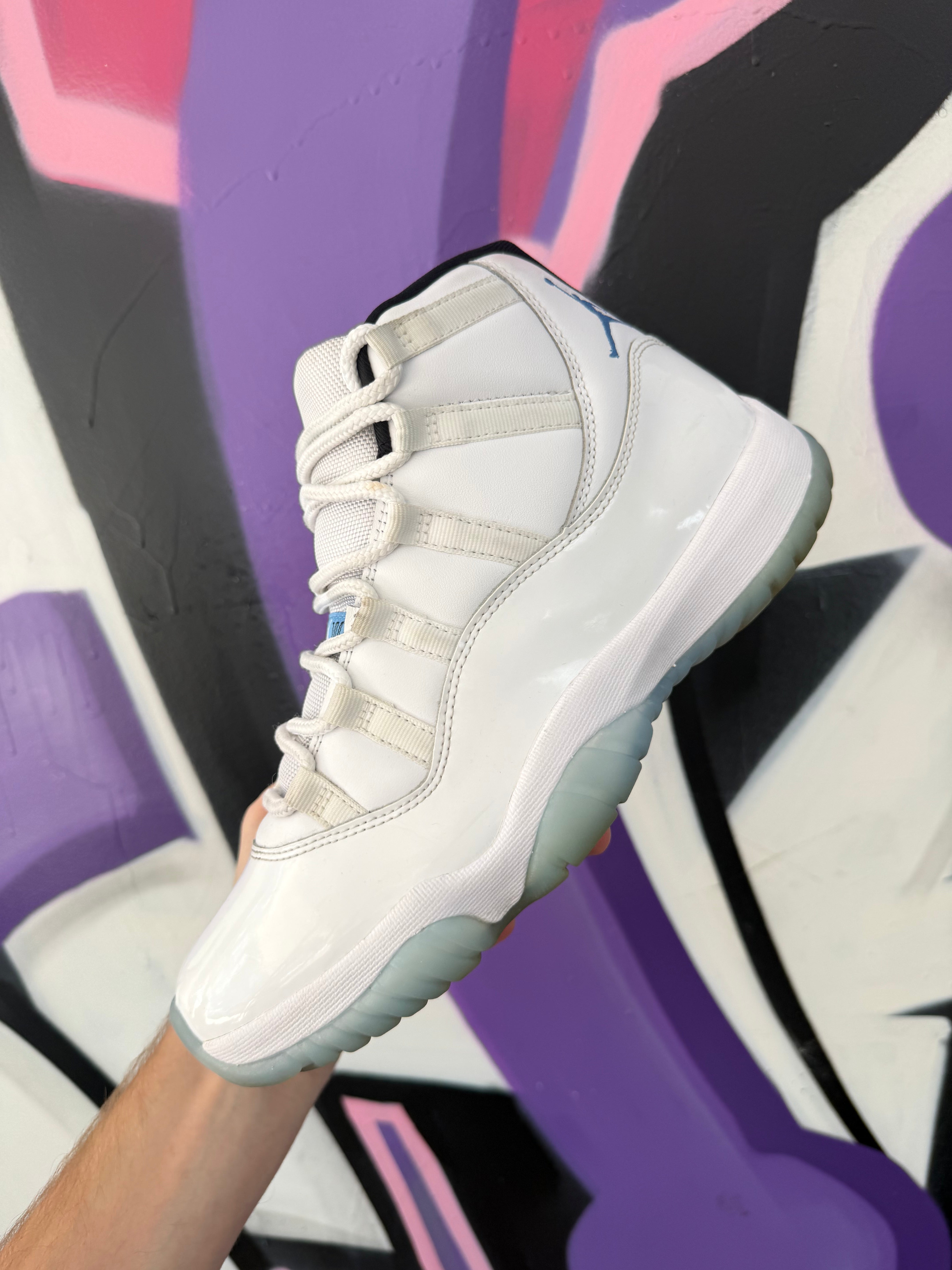 Jordan 11 Legend Blue Sneakers