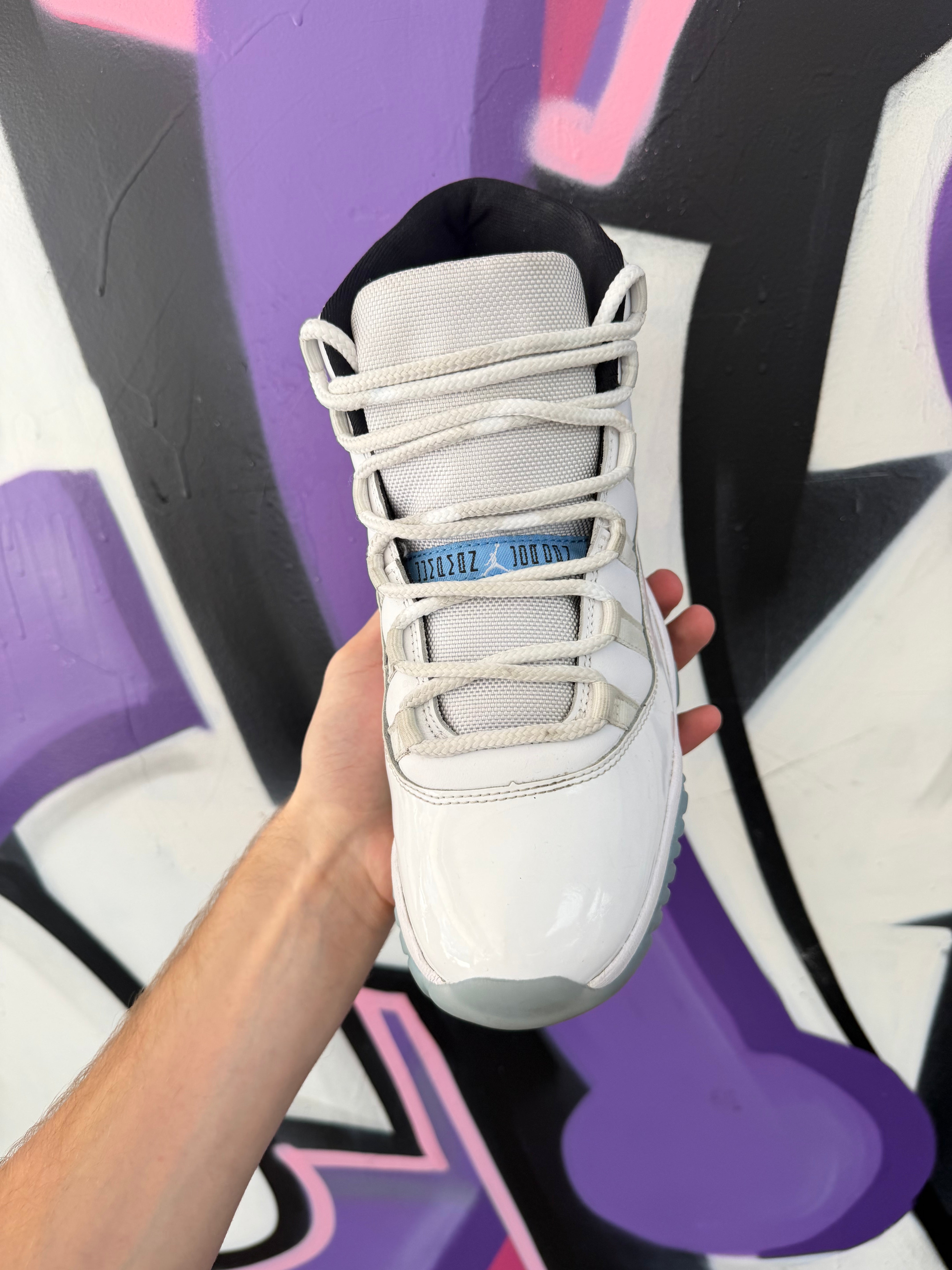 Jordan 11 Legend Blue Sneakers