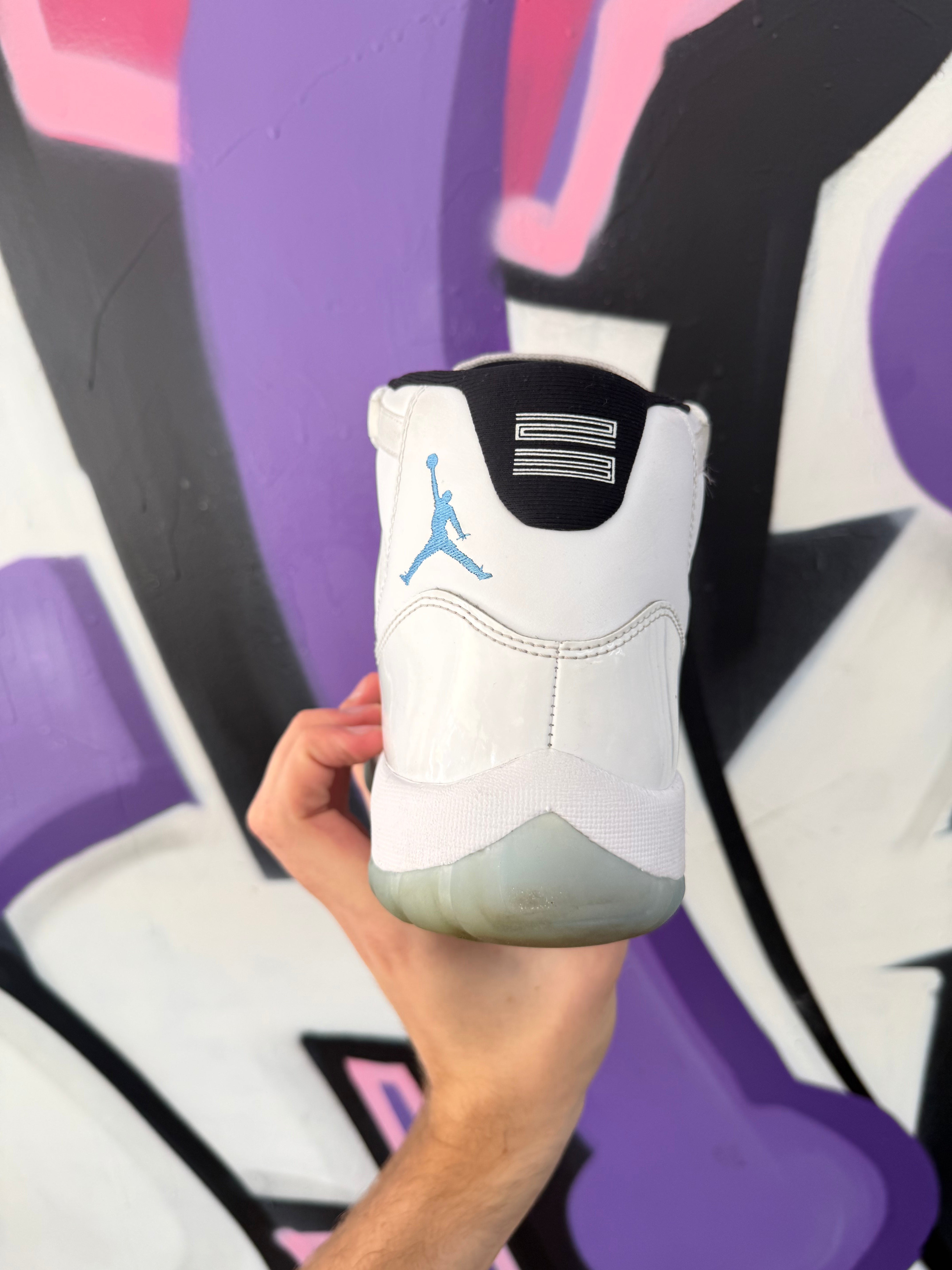Jordan 11 Legend Blue Sneakers