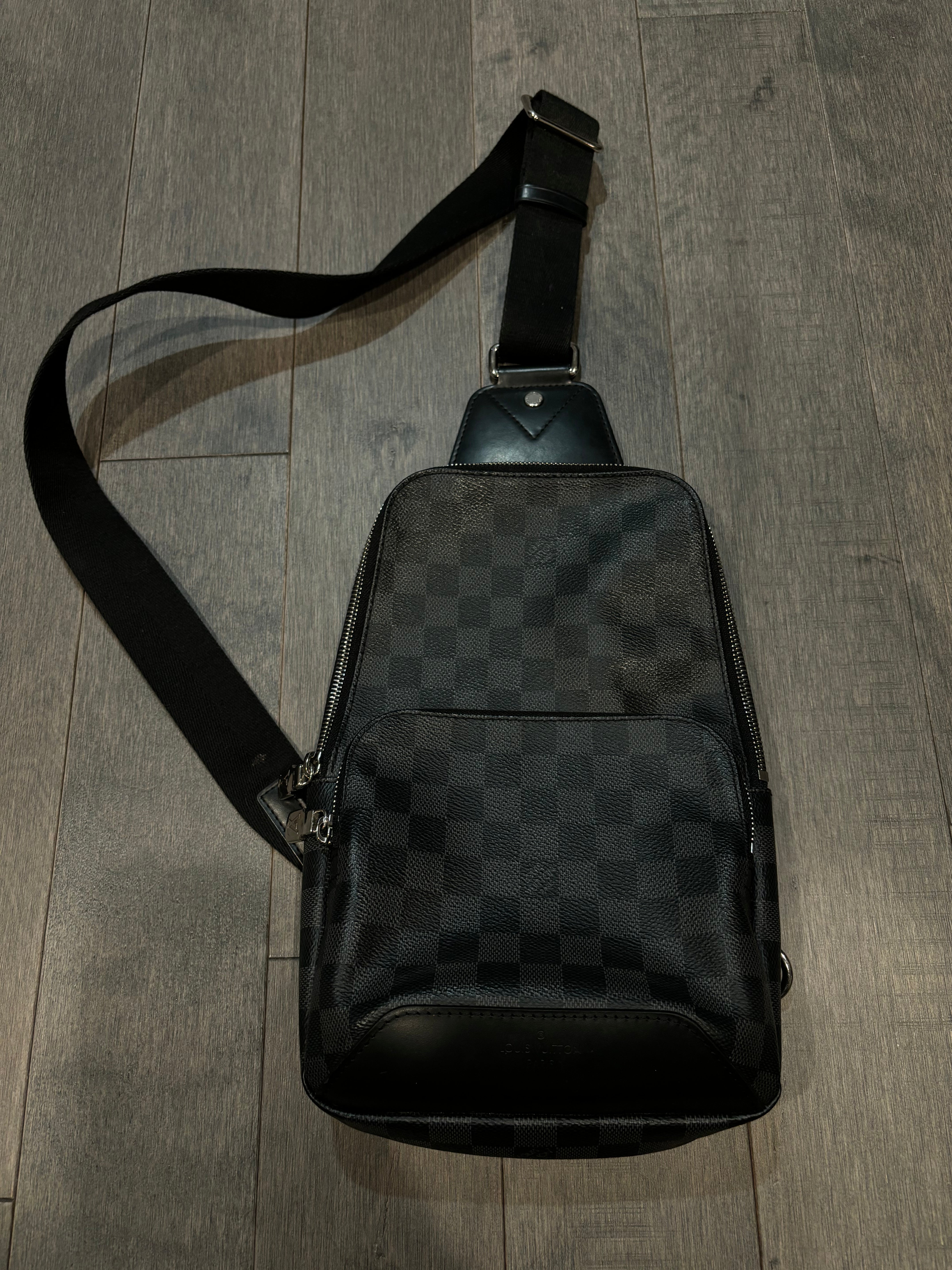 LV Avenue Sling Bag Black Used OSFM N/A