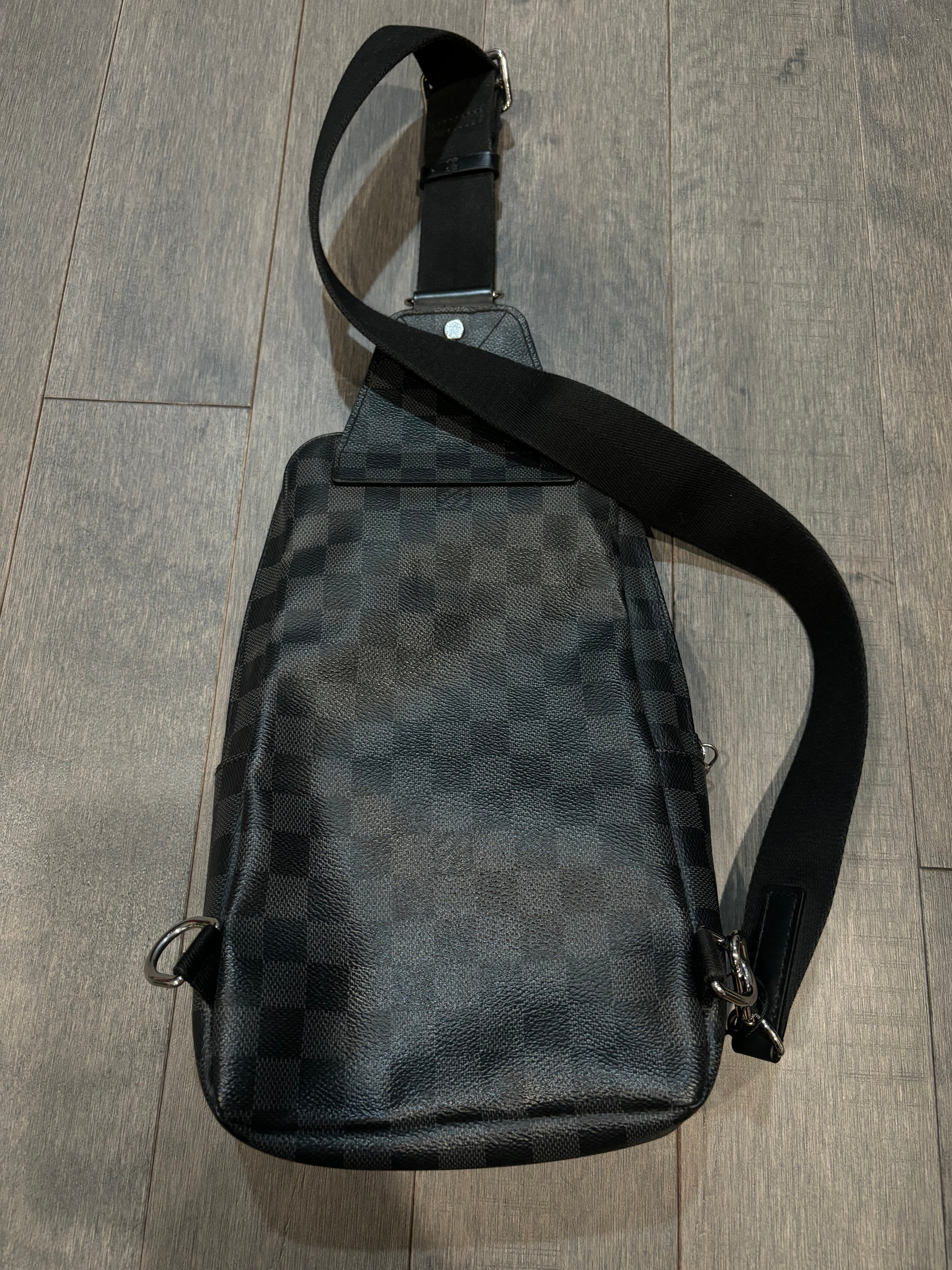 LV Avenue Sling Bag Black Used OSFM N/A