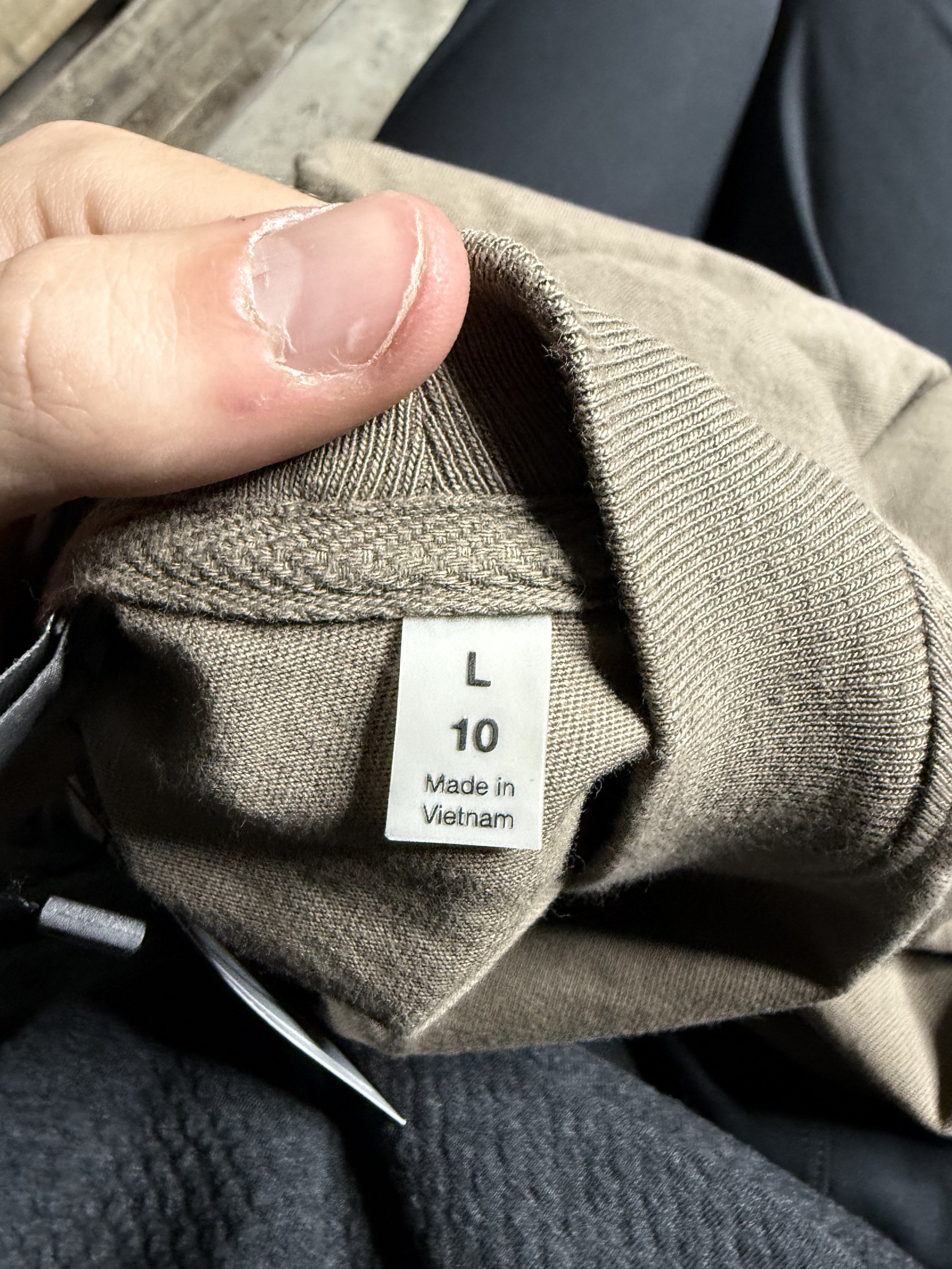 Essentials Tee Taupe Used Kids Large