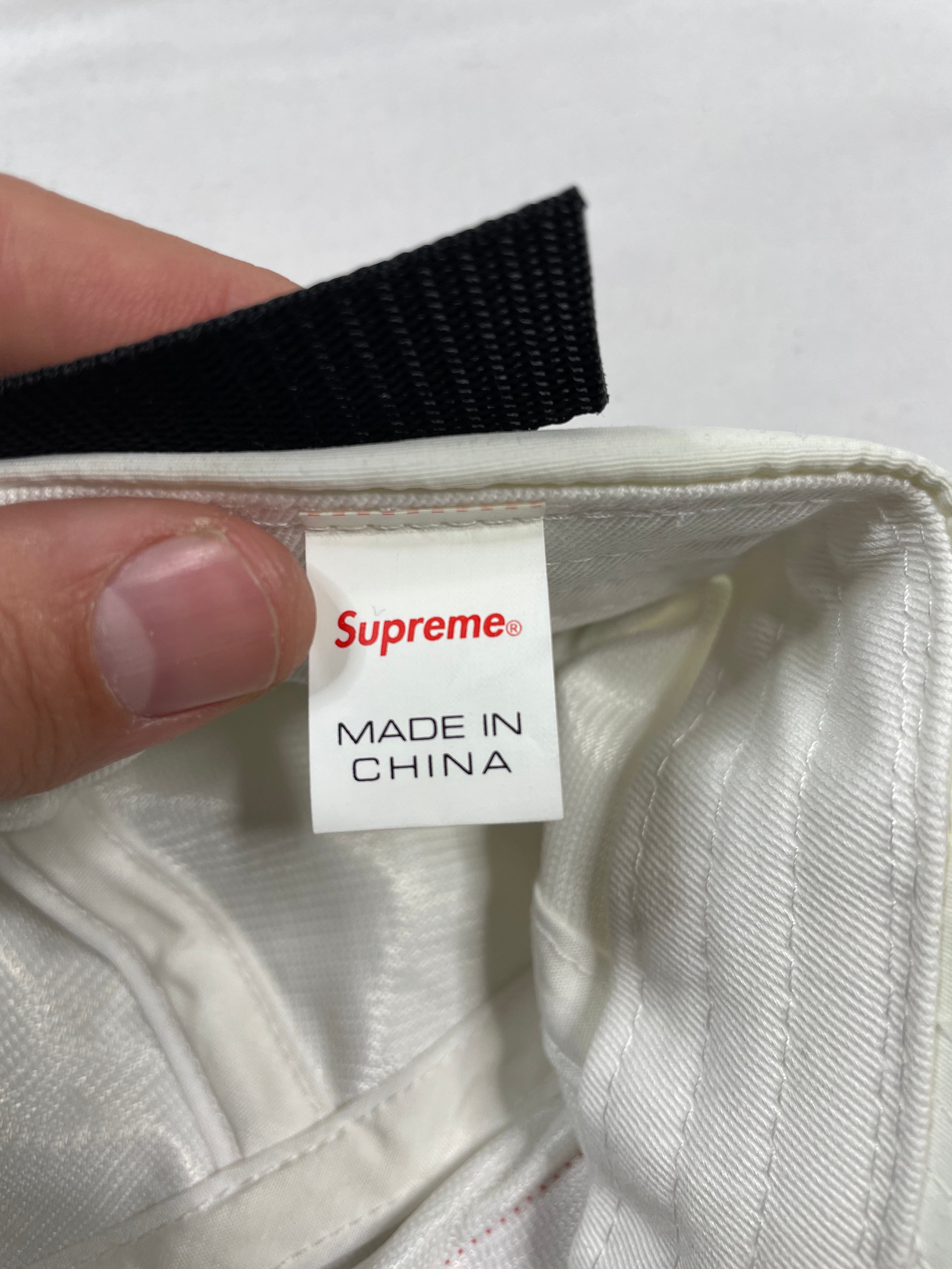 Surpeme White Red Cap size:OS Used