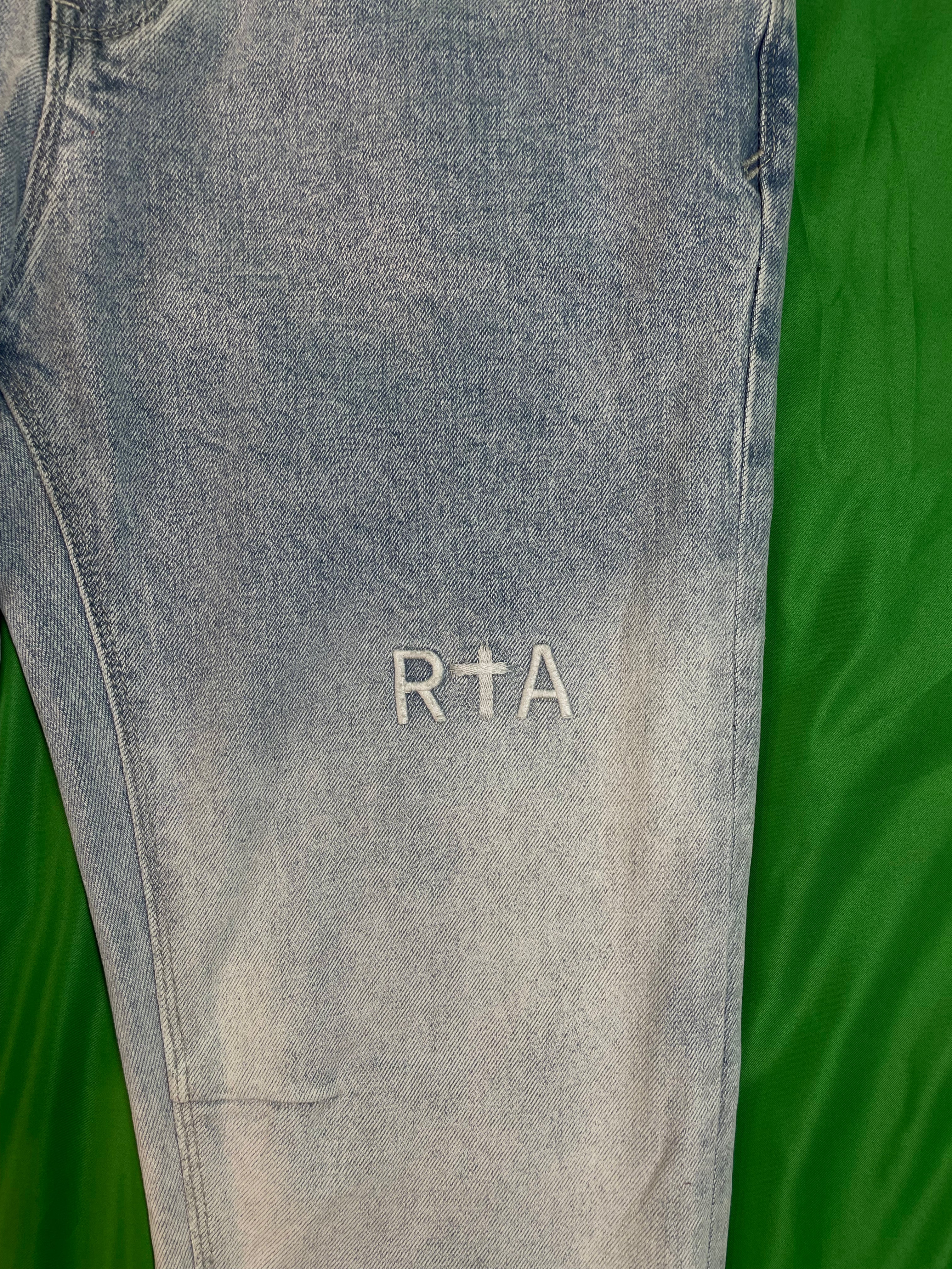 RTA Light Wash Plain Blue Jeans