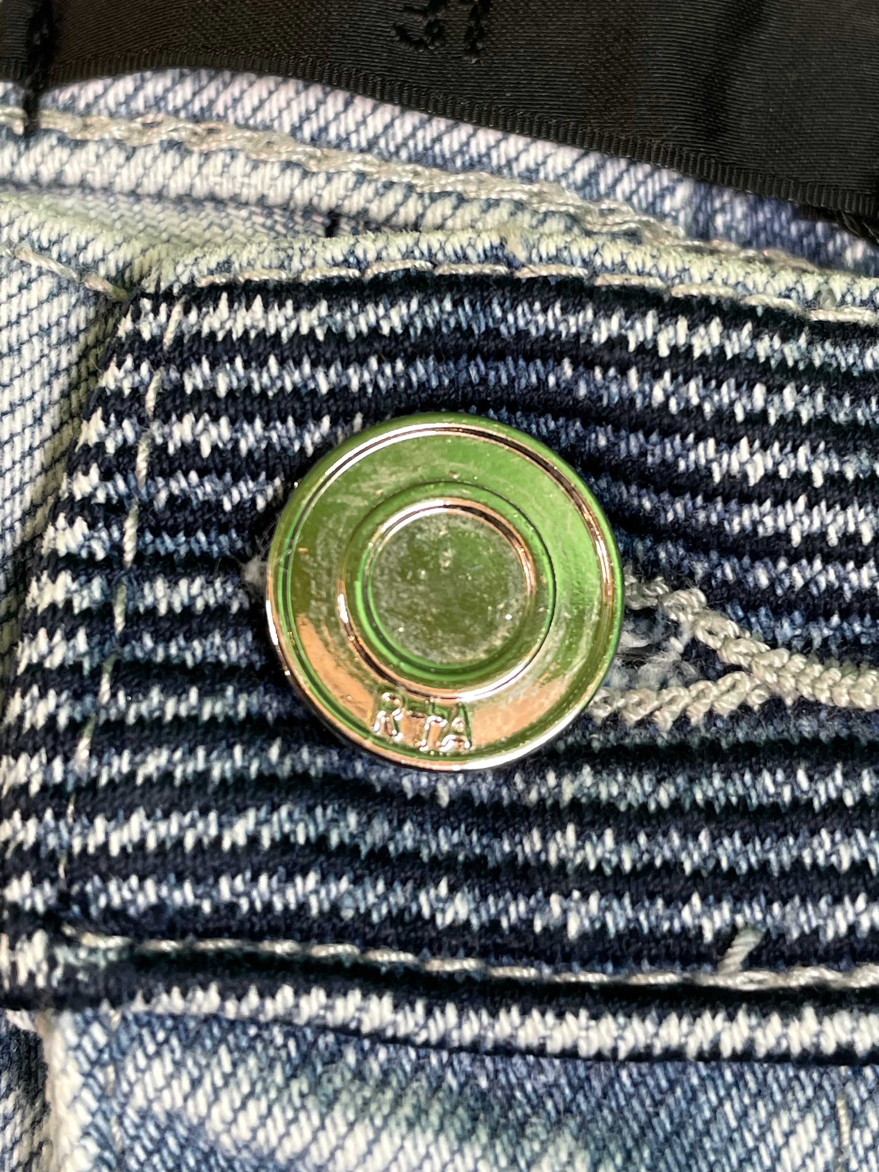 RTA Light Wash Plain Blue Jeans