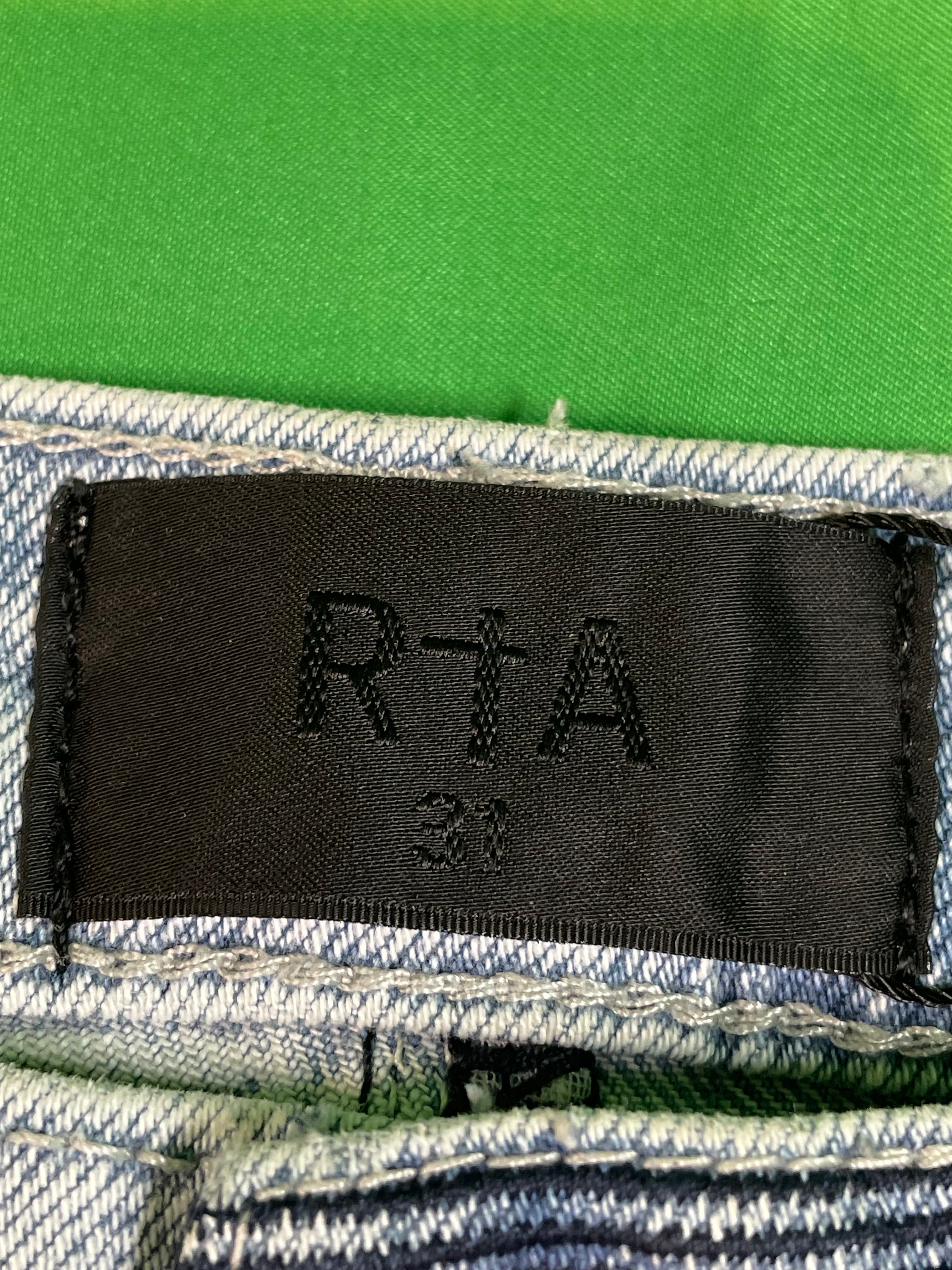 RTA Light Wash Plain Blue Jeans