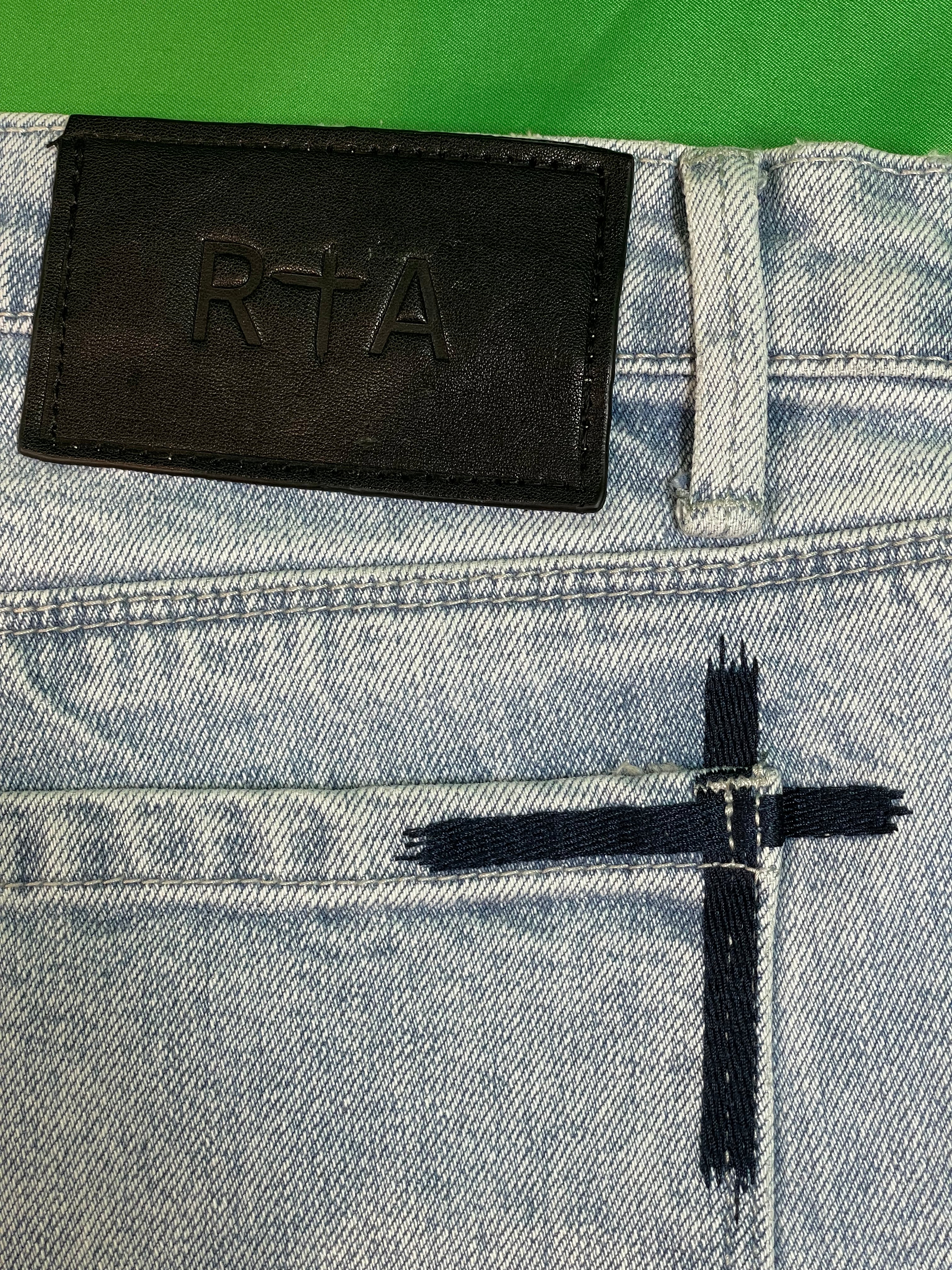 RTA Light Wash Plain Blue Jeans