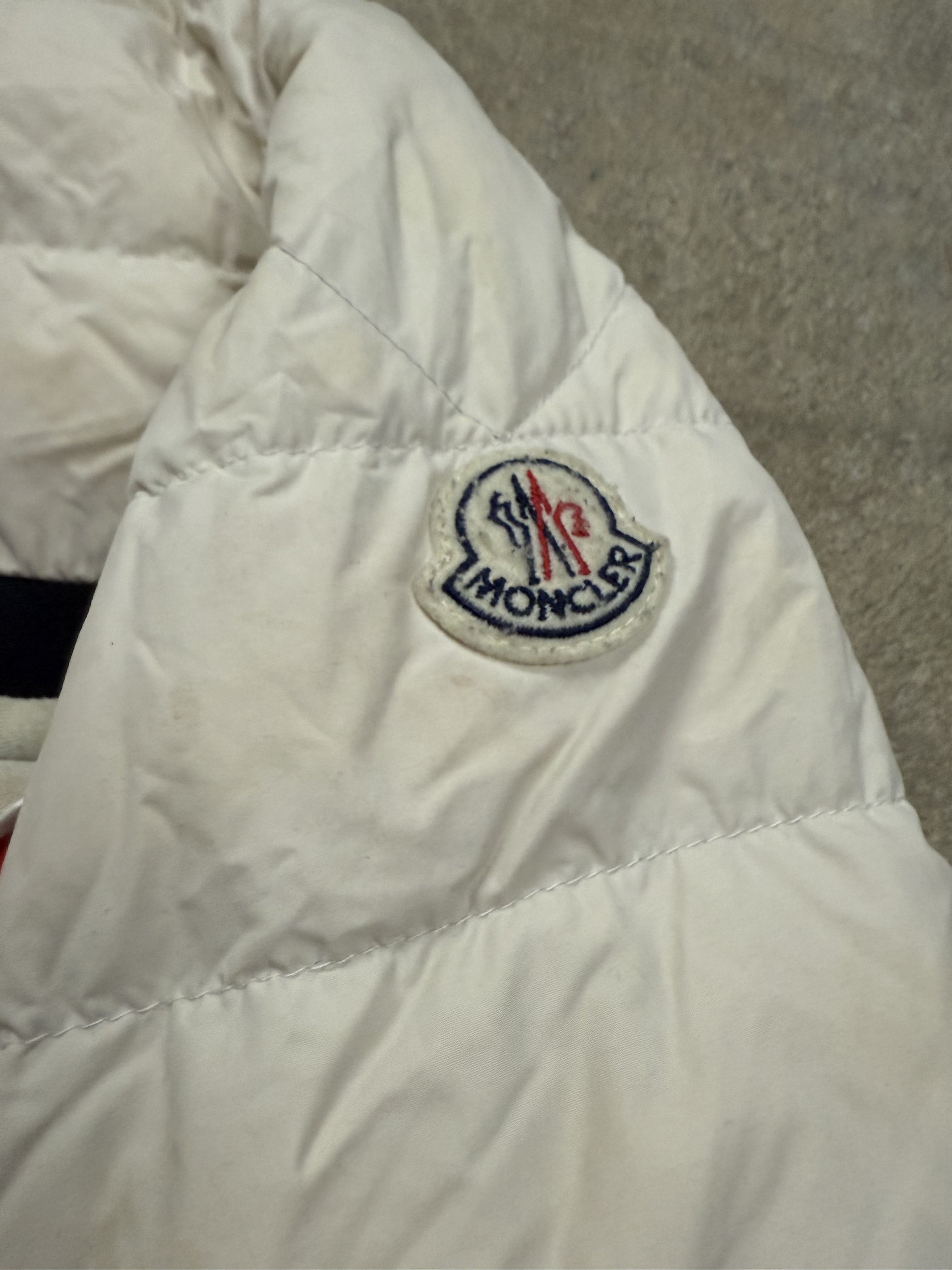 Moncler Light Jacket White Used 4 (XL)
