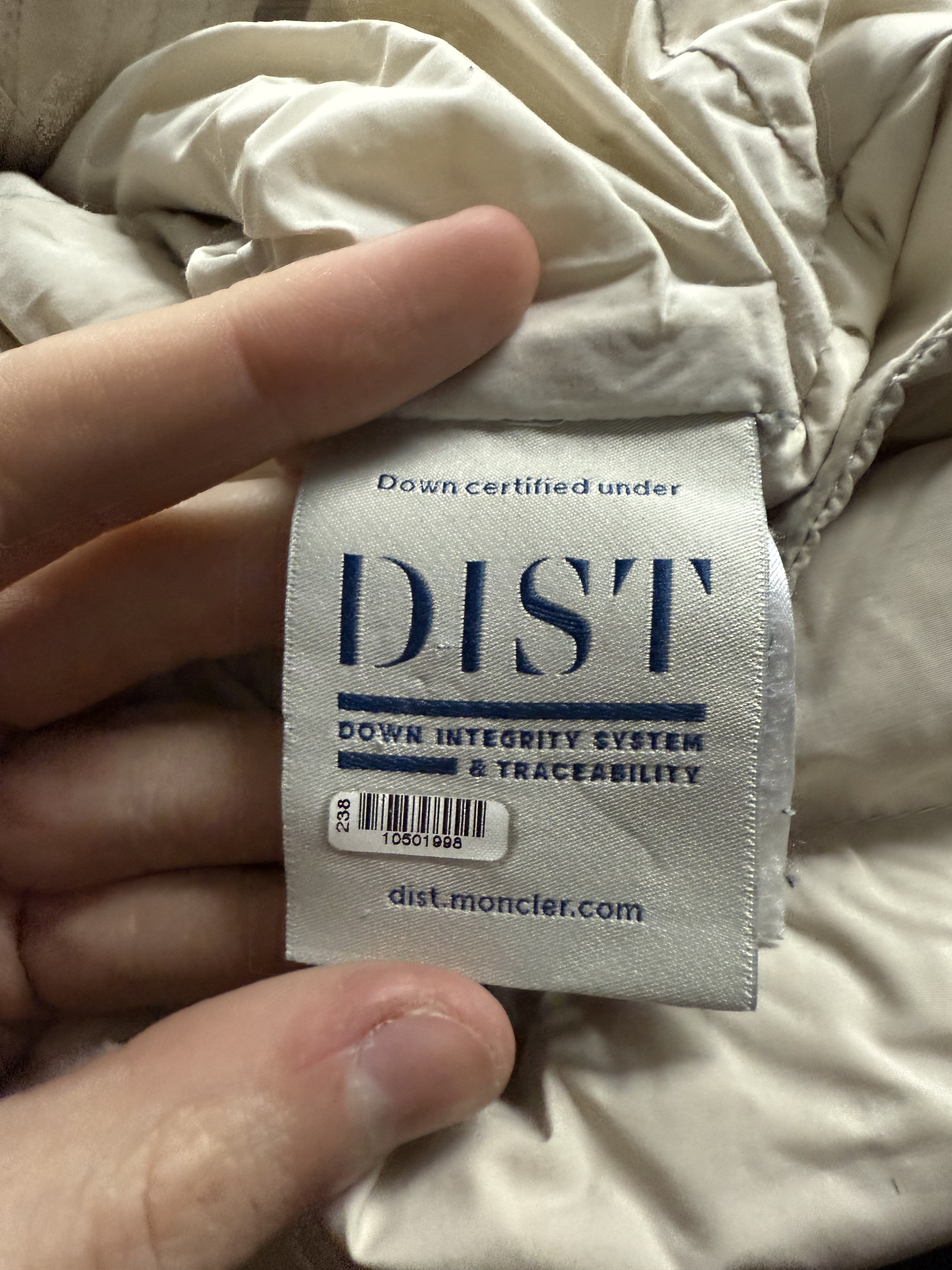 Moncler Light Jacket White Used 4 (XL)