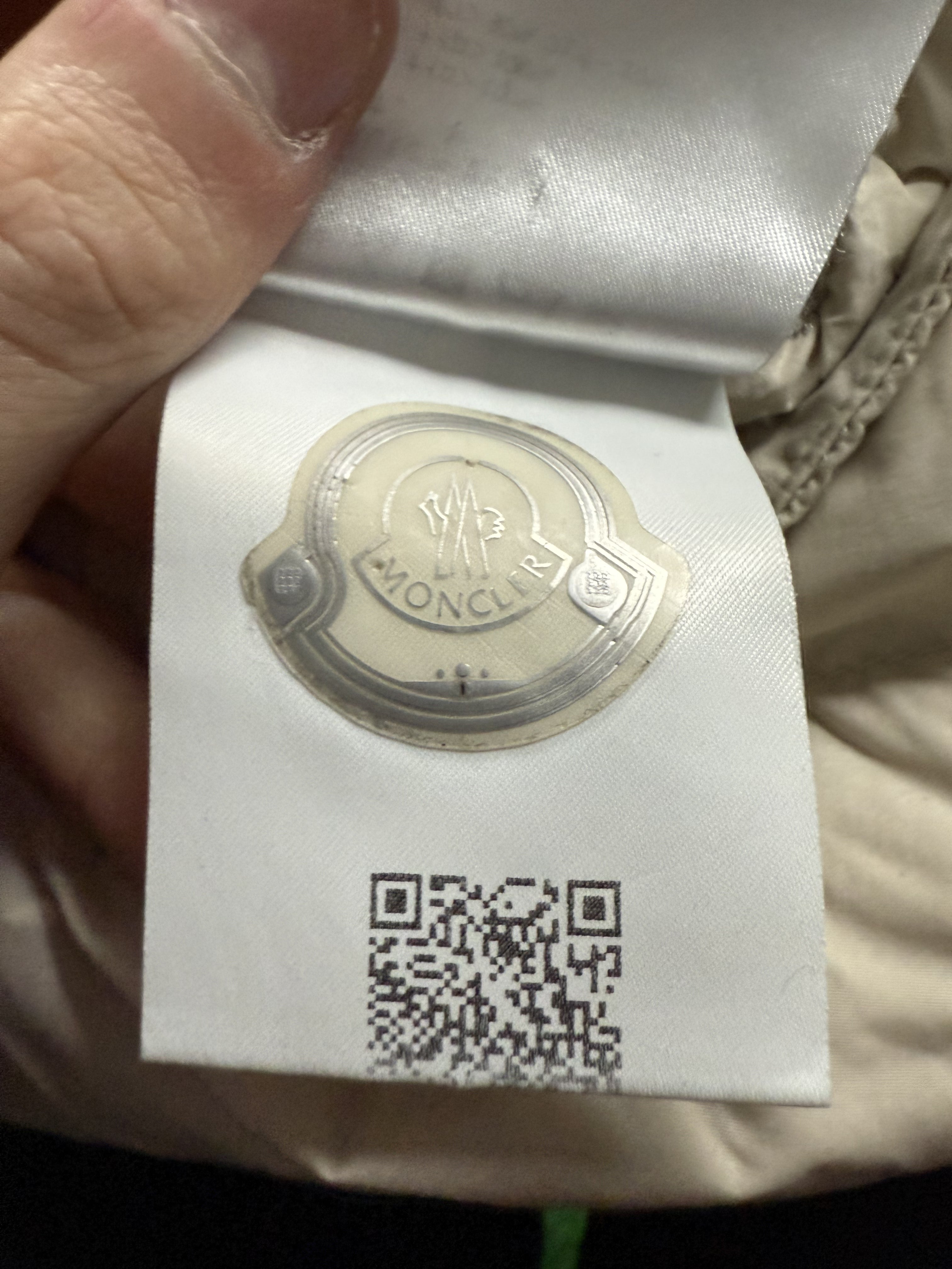 Moncler Light Jacket White Used 4 (XL)