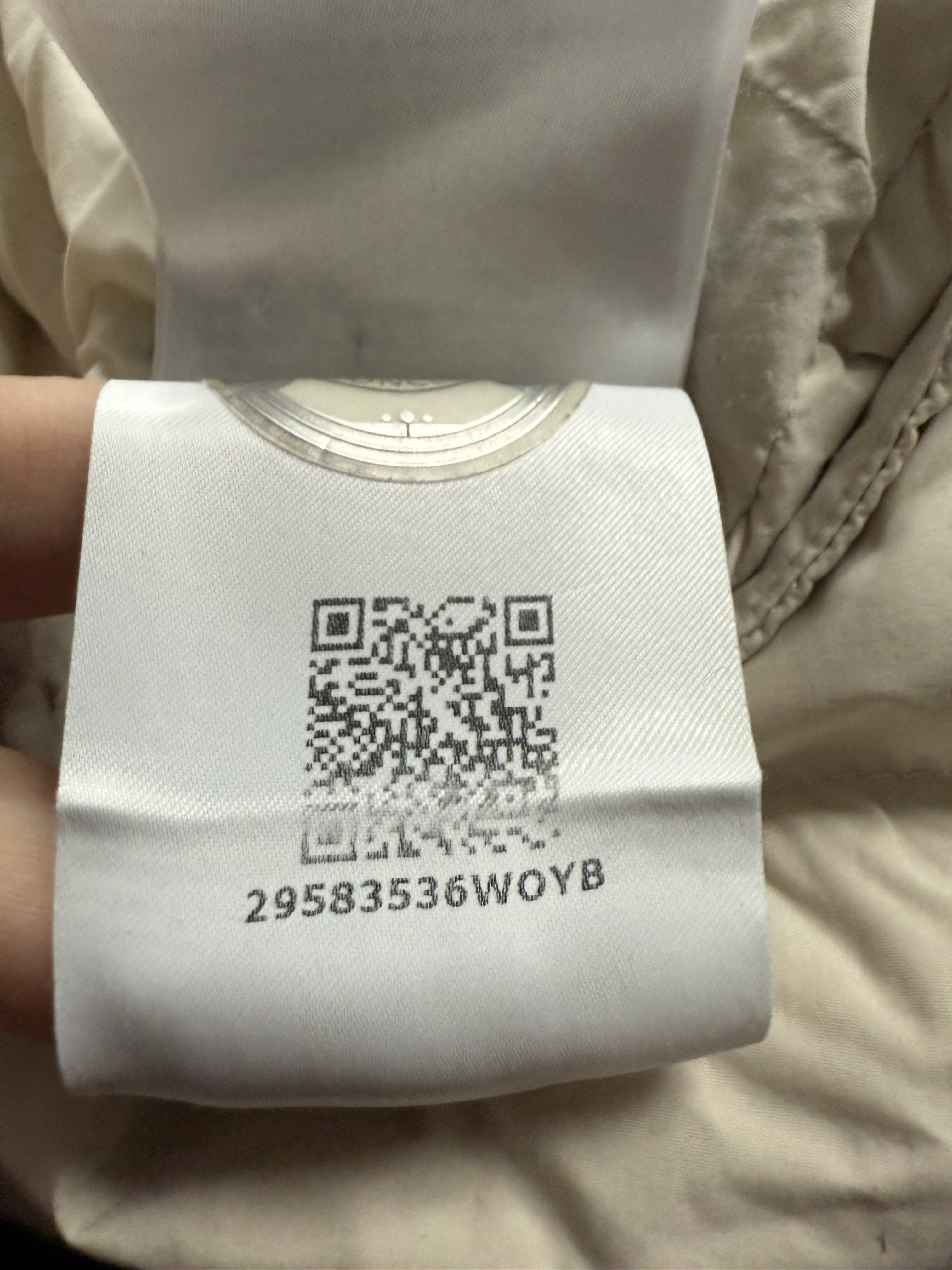 Moncler Light Jacket White Used 4 (XL)