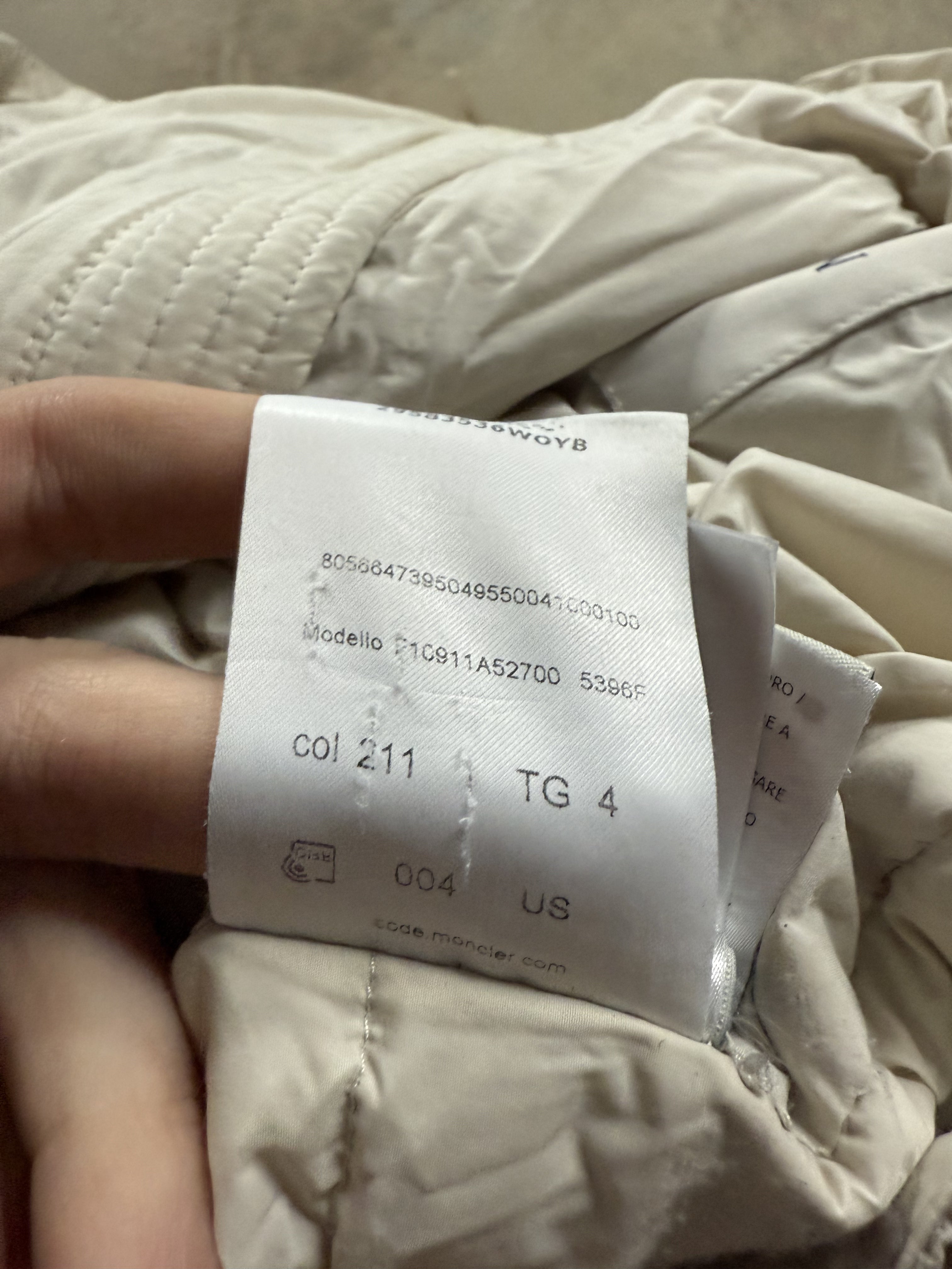 Moncler Light Jacket White Used 4 (XL)