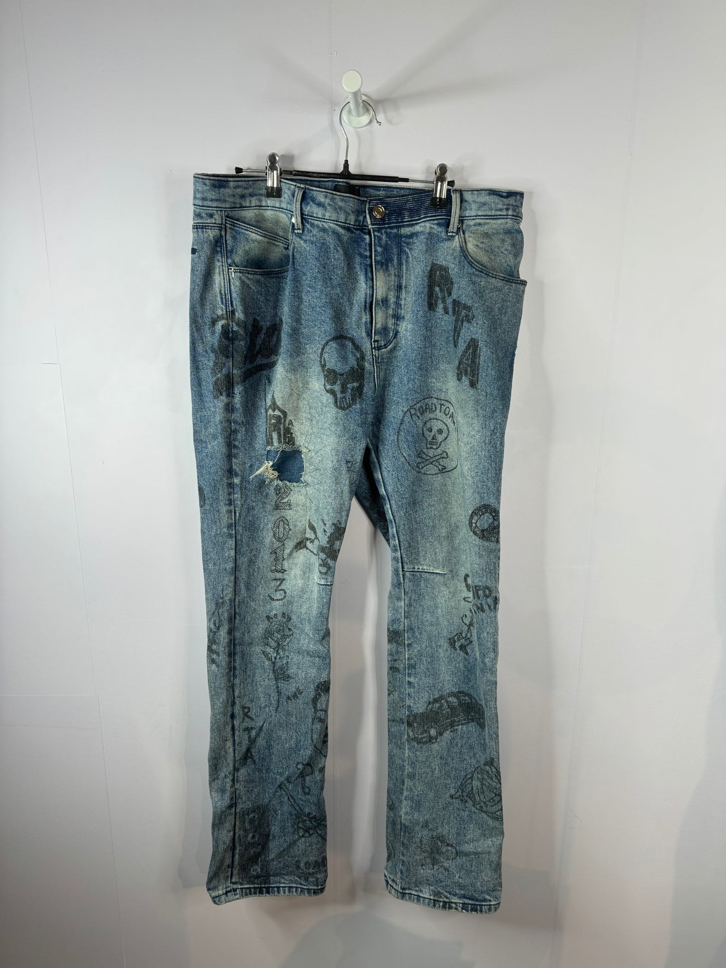 RTA Jeans Blue Distressed Used 34