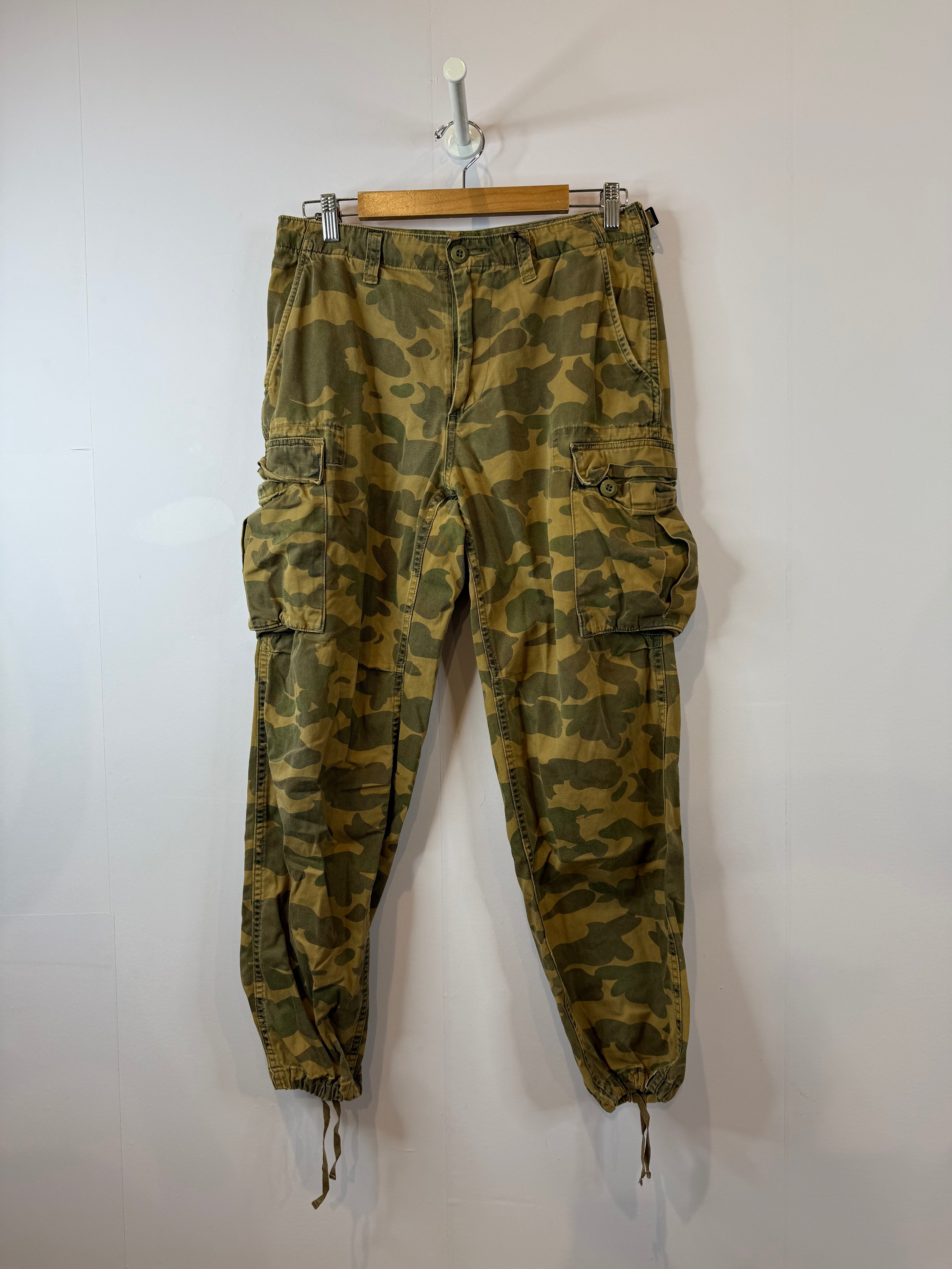 BAPE Cargo Pants Desert Camo Used Small