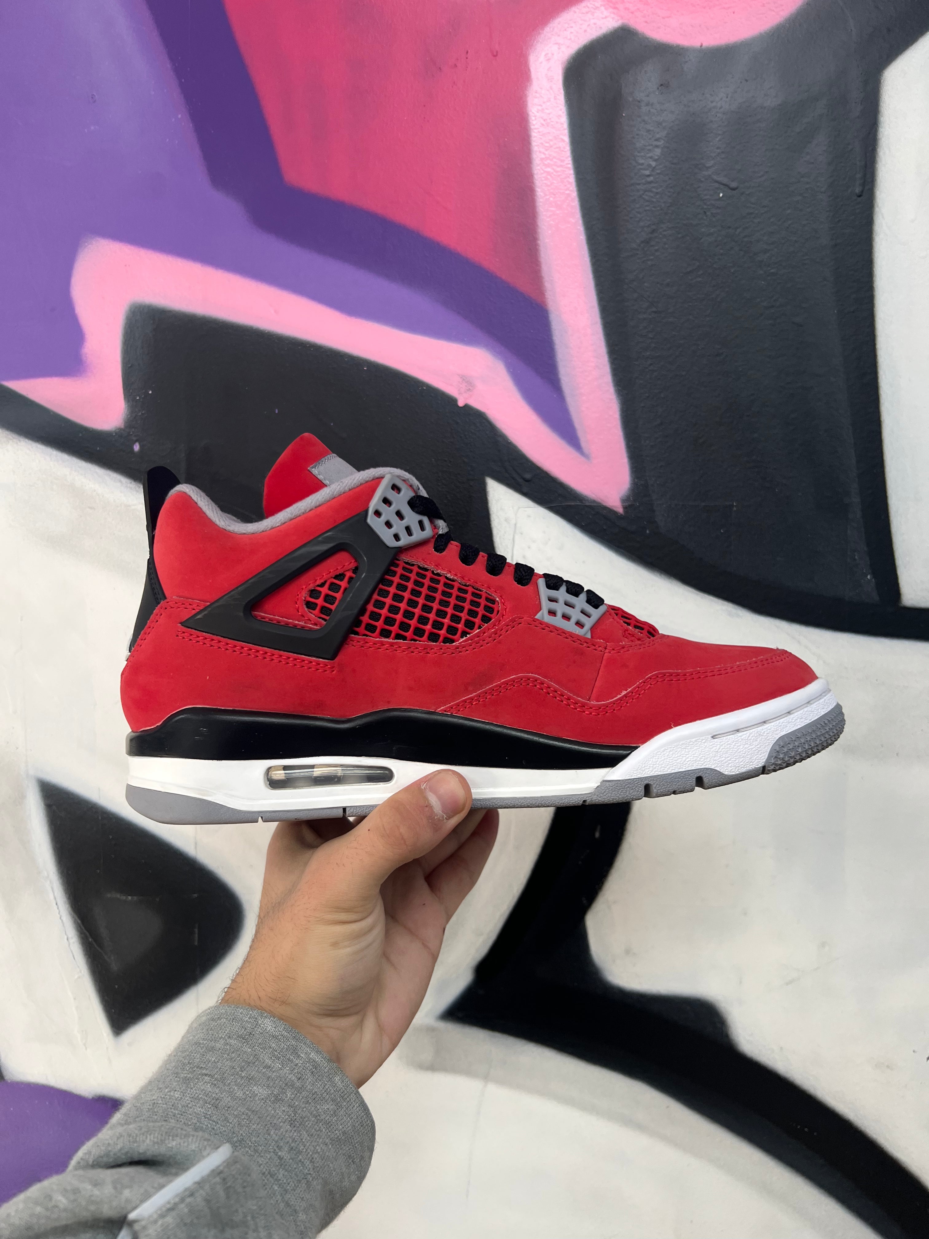 Jordan 4 Toro Sneakers