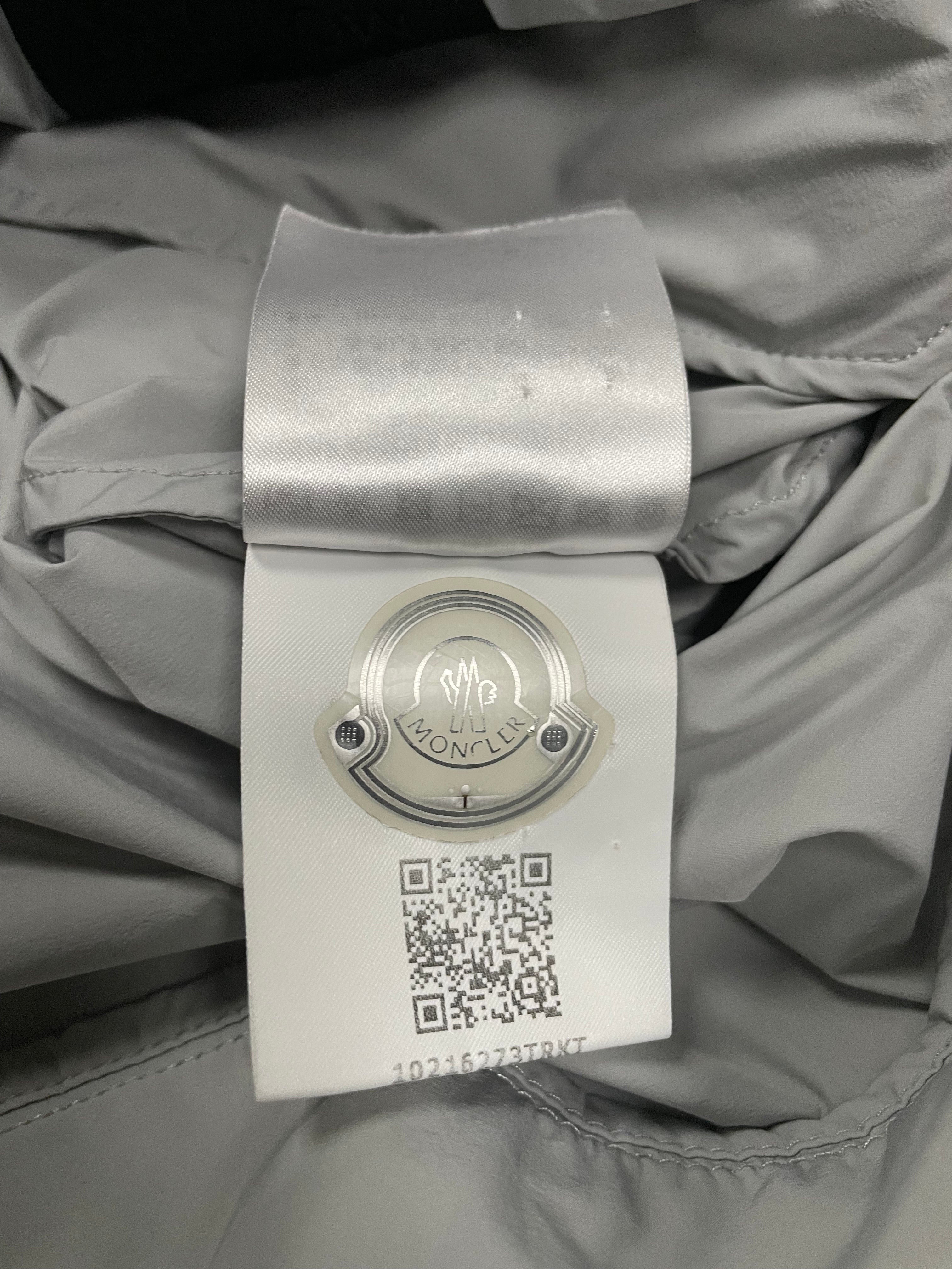 Moncler Wind Breaker Grey Used 3 (Medium)