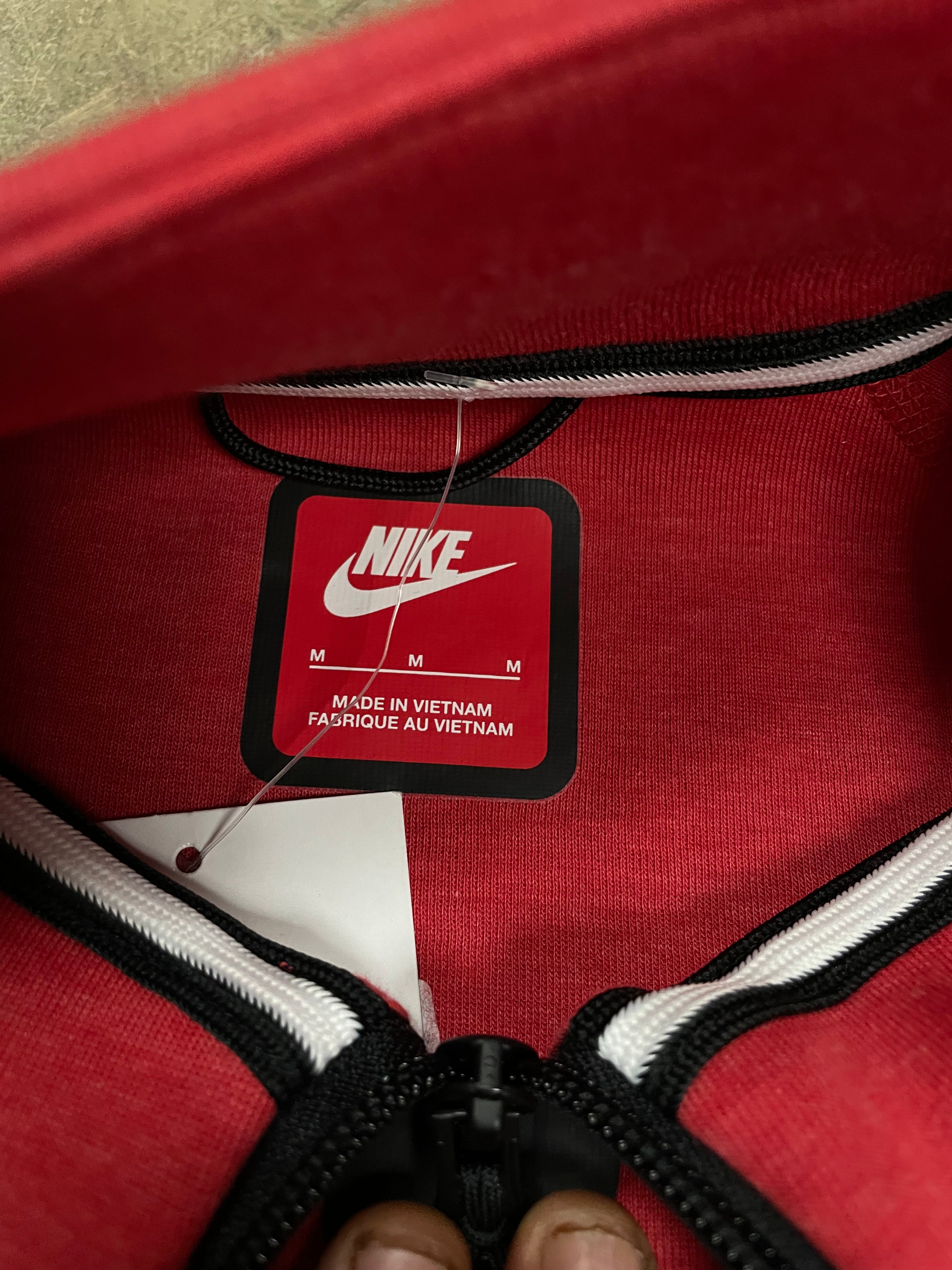 Nike Tech Red Quarter
