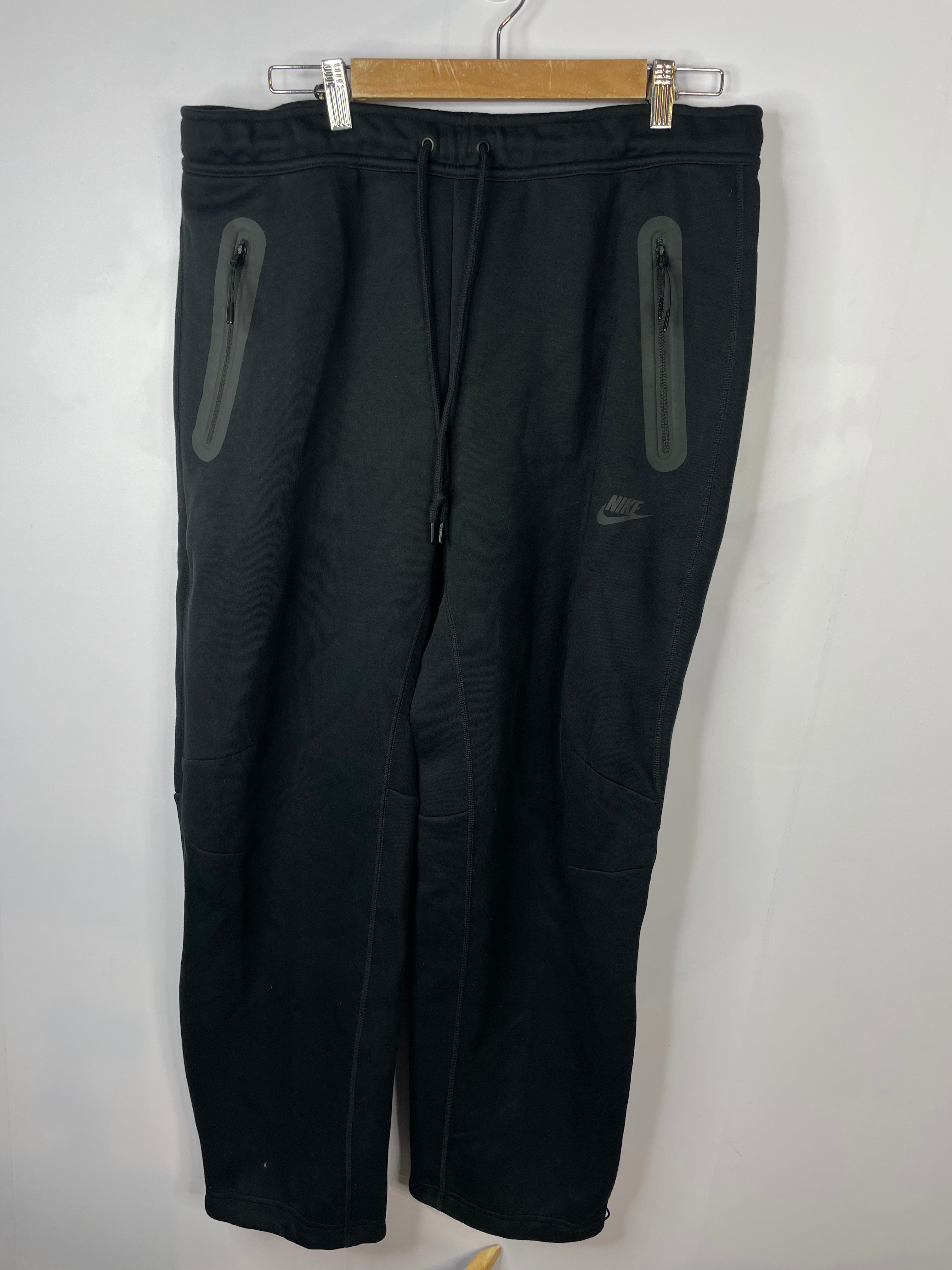 Nike Tech Black Sweatpants