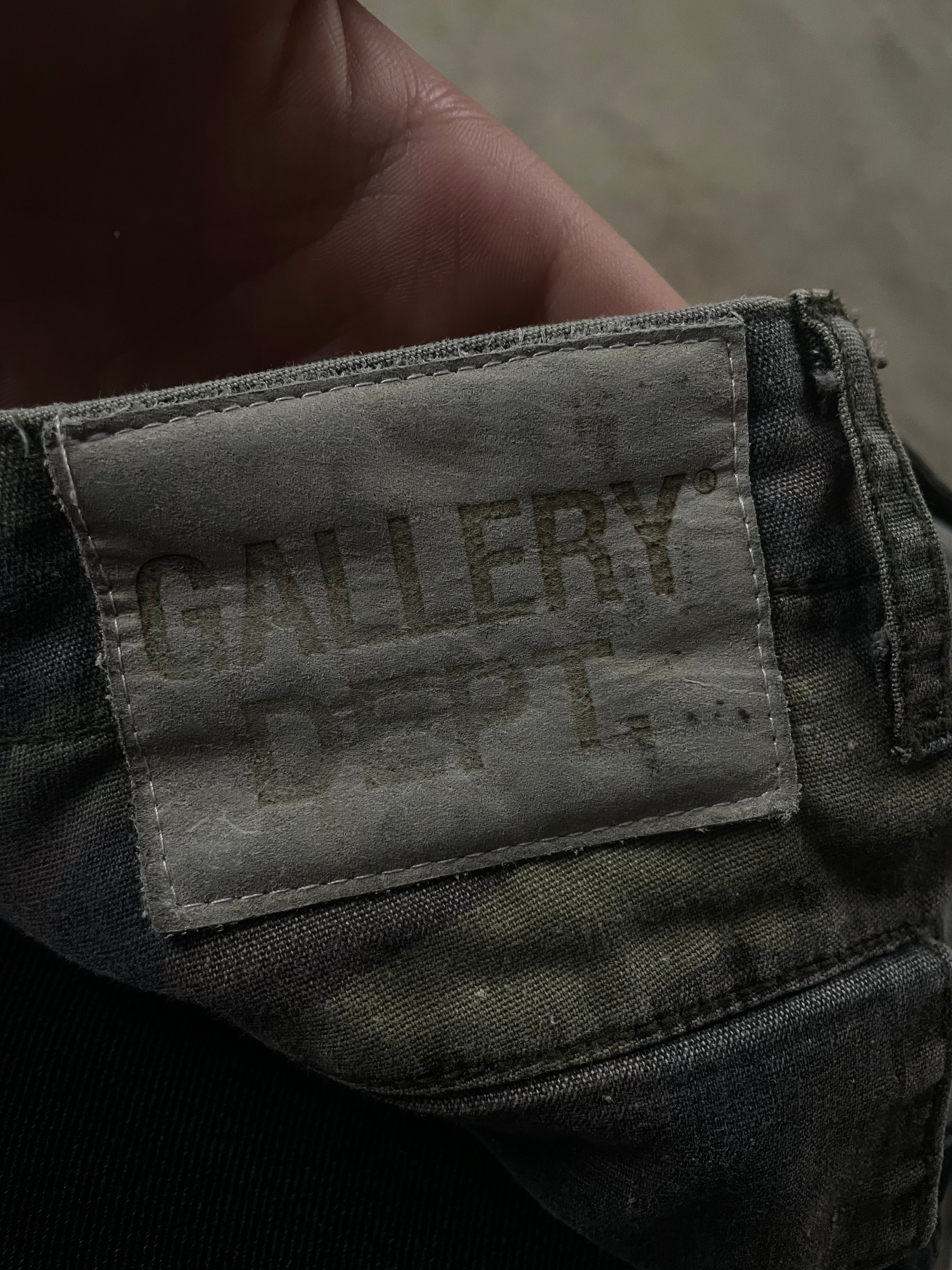 Gallery Dept Flare Cargos Camo Paint Splatter Used 36