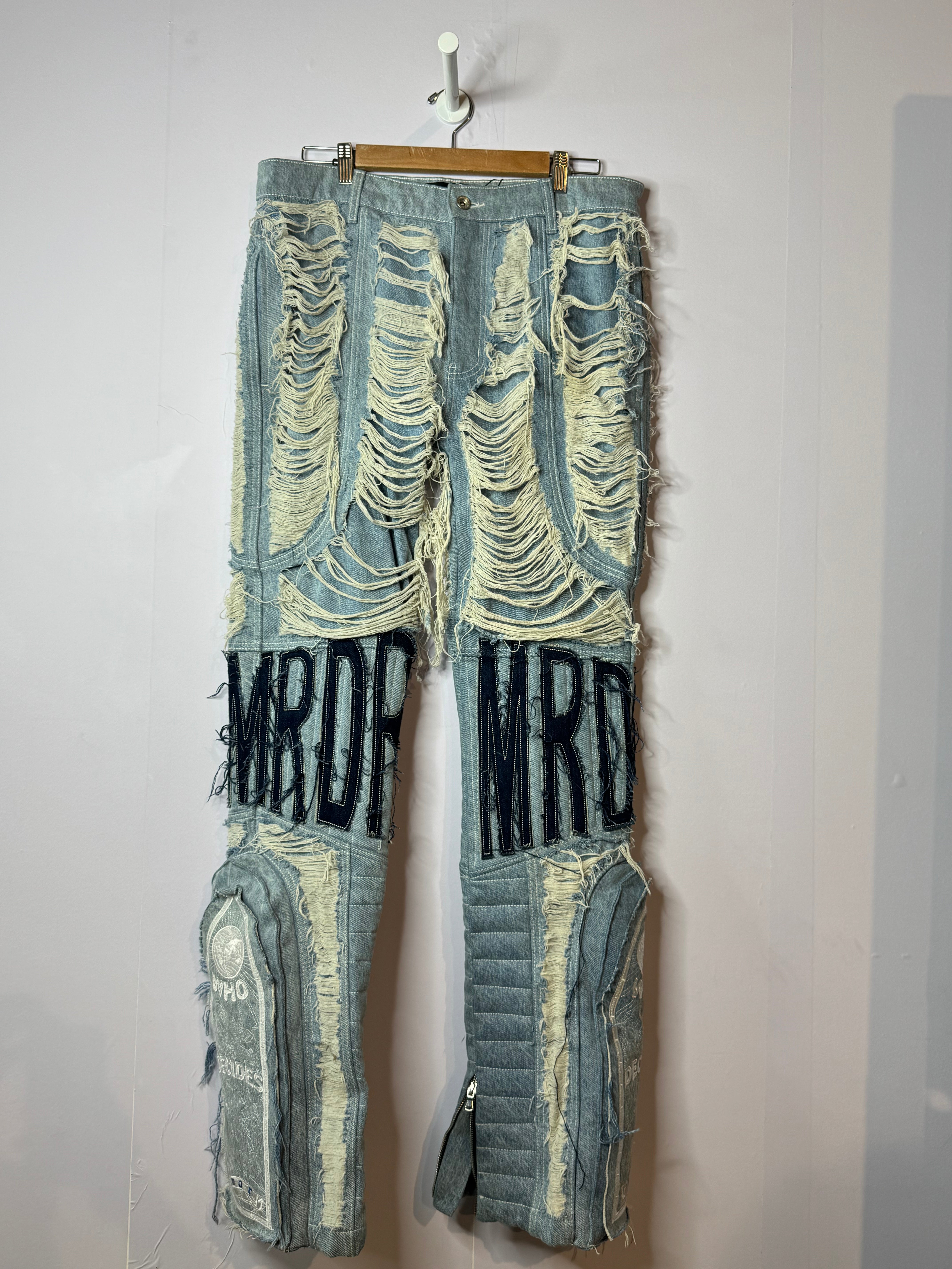 WDW Distressed Ripped Black Knee Blue Jeans