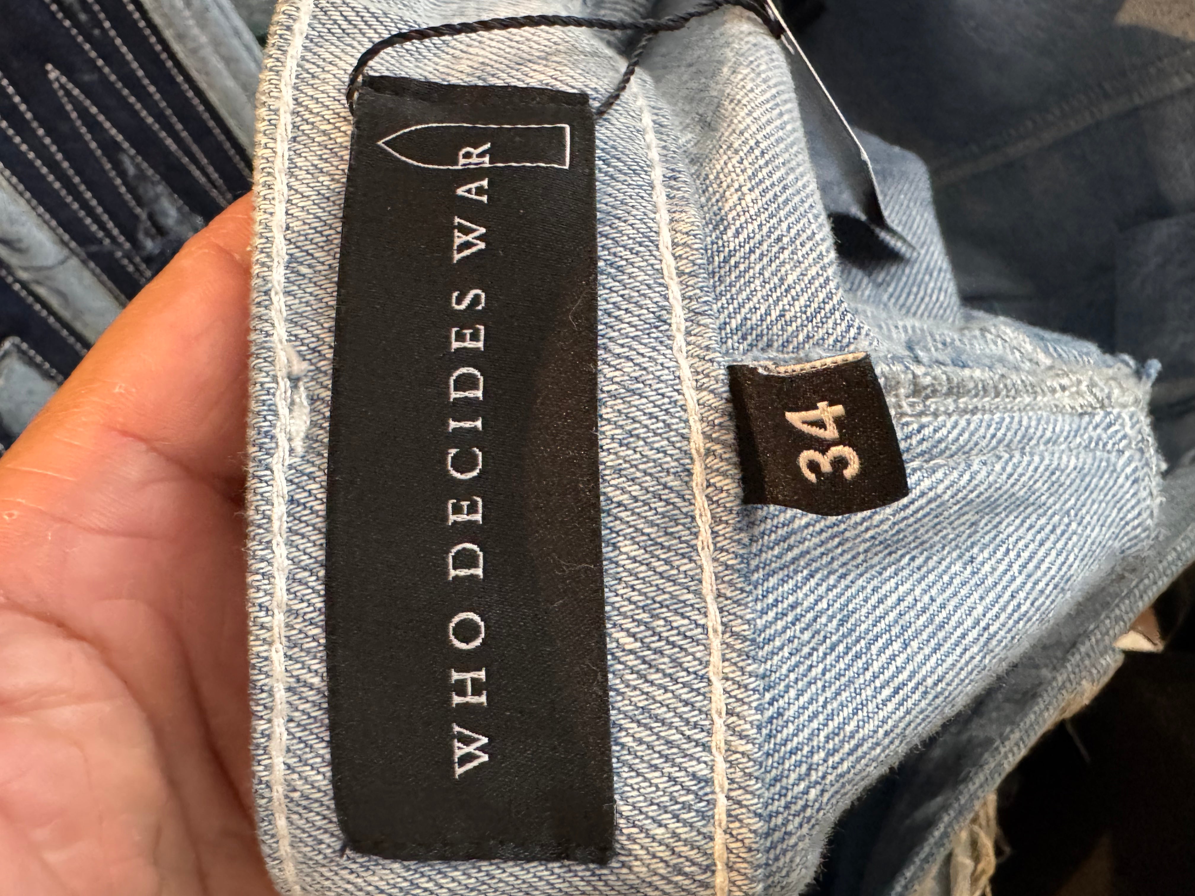 WDW Distressed Ripped Black Knee Blue Jeans