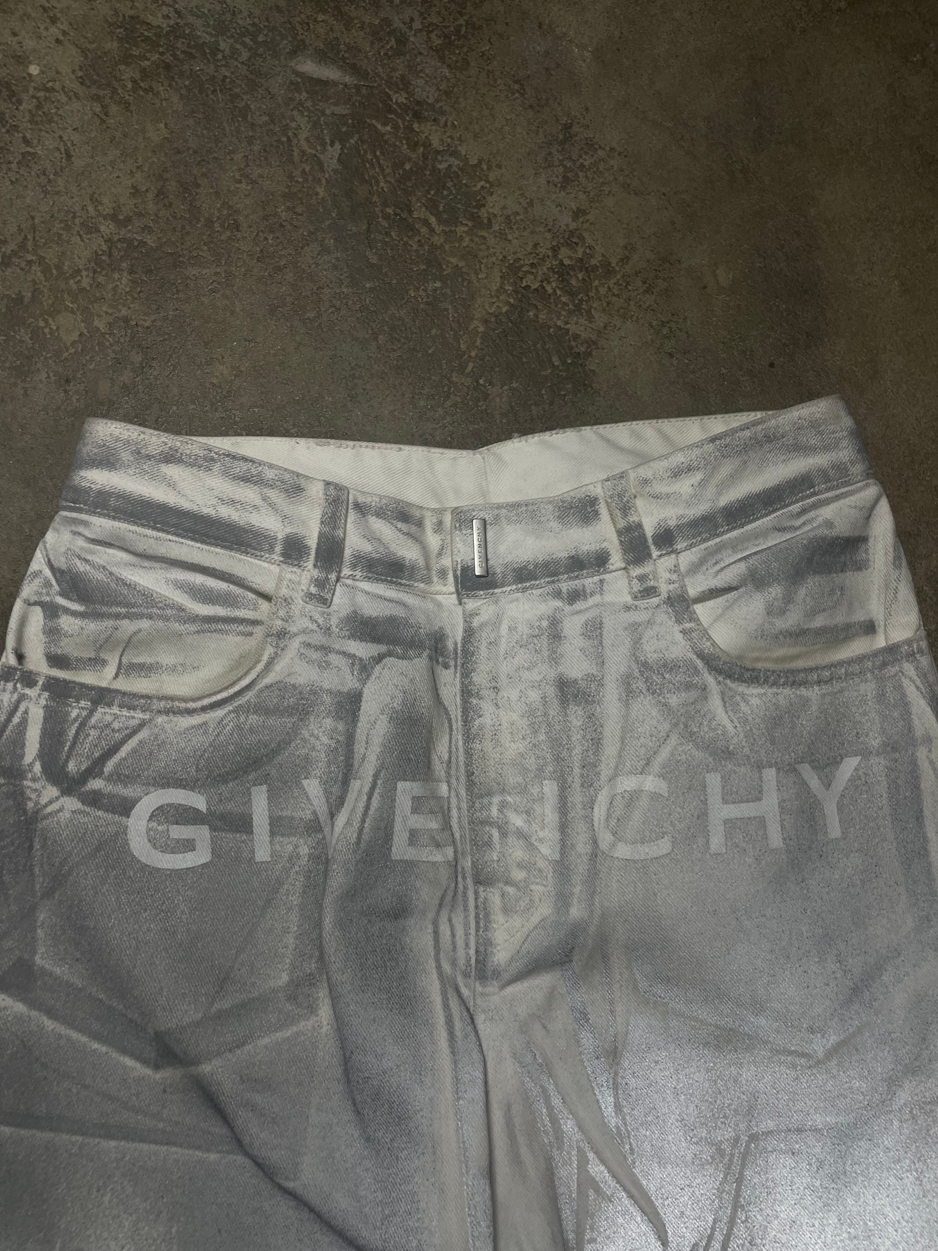 Givenchy Jeans White Silver Used 31