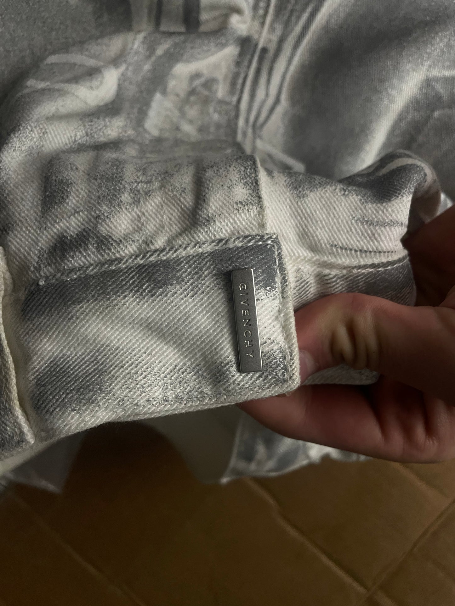 Givenchy Jeans White Silver Used 31