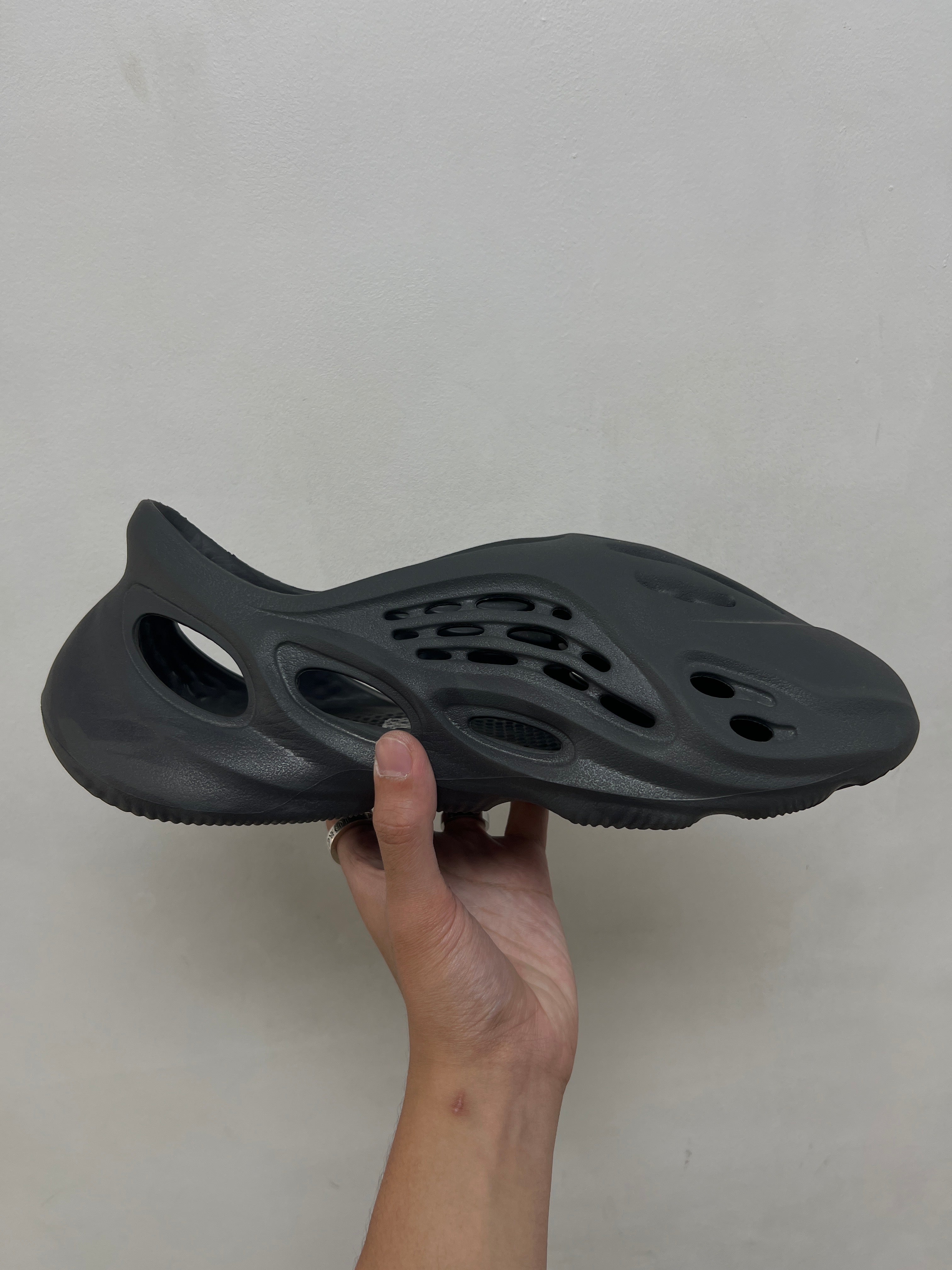 YZY Foam Runner Onyx Slides