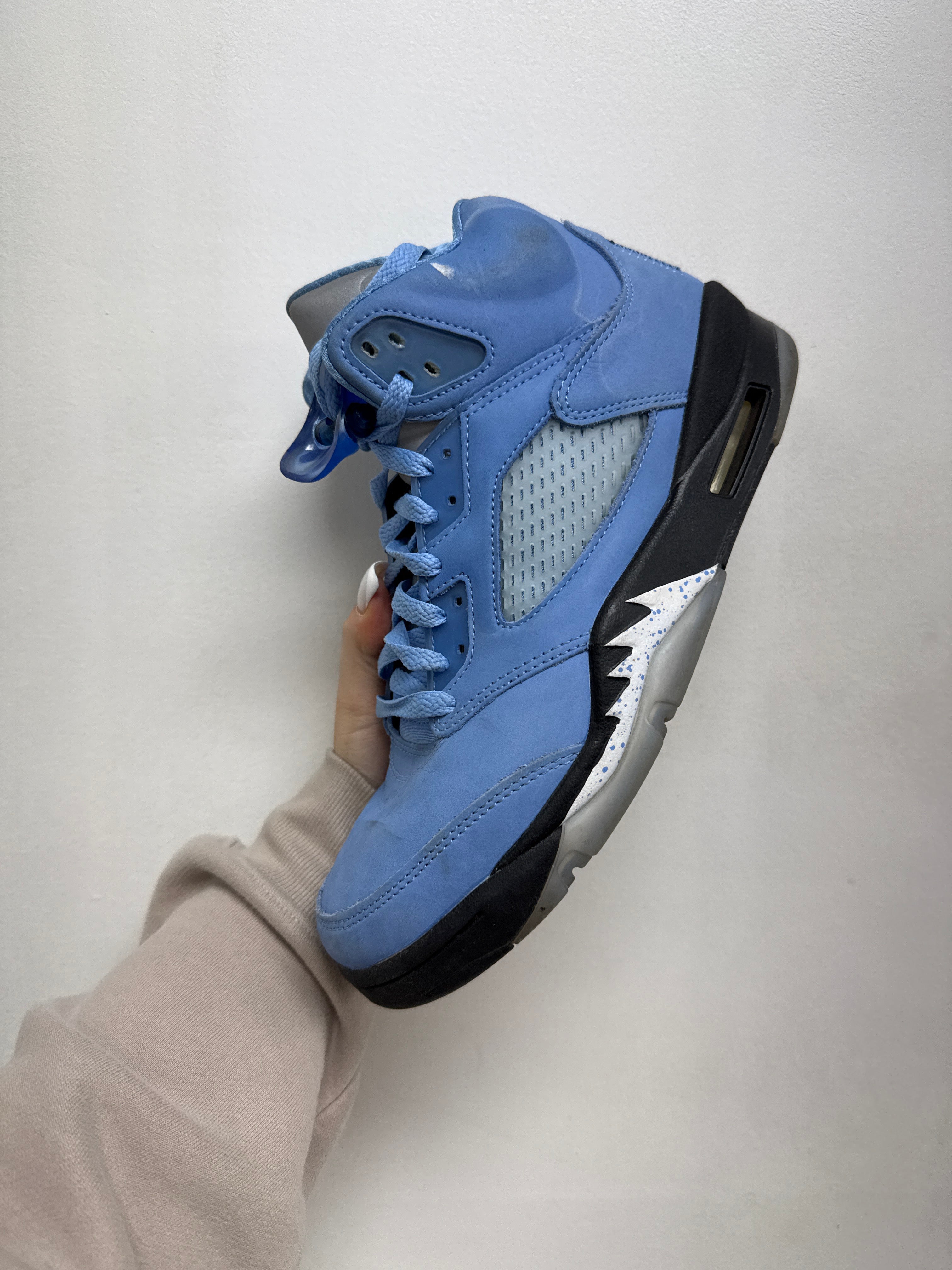 Jordan 5 UNC Sneakers