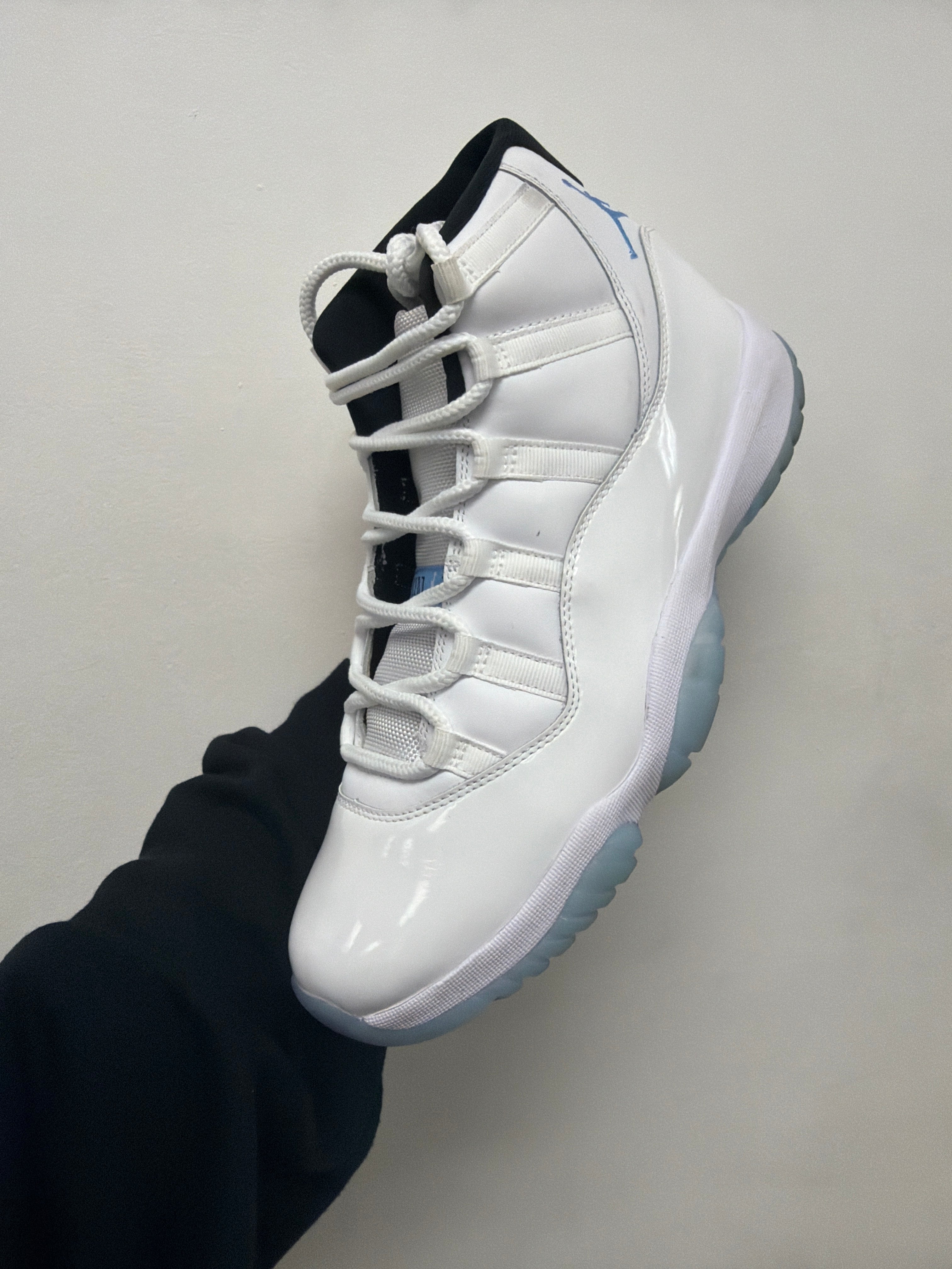 Jordan 11 Legend Blue Sneakers