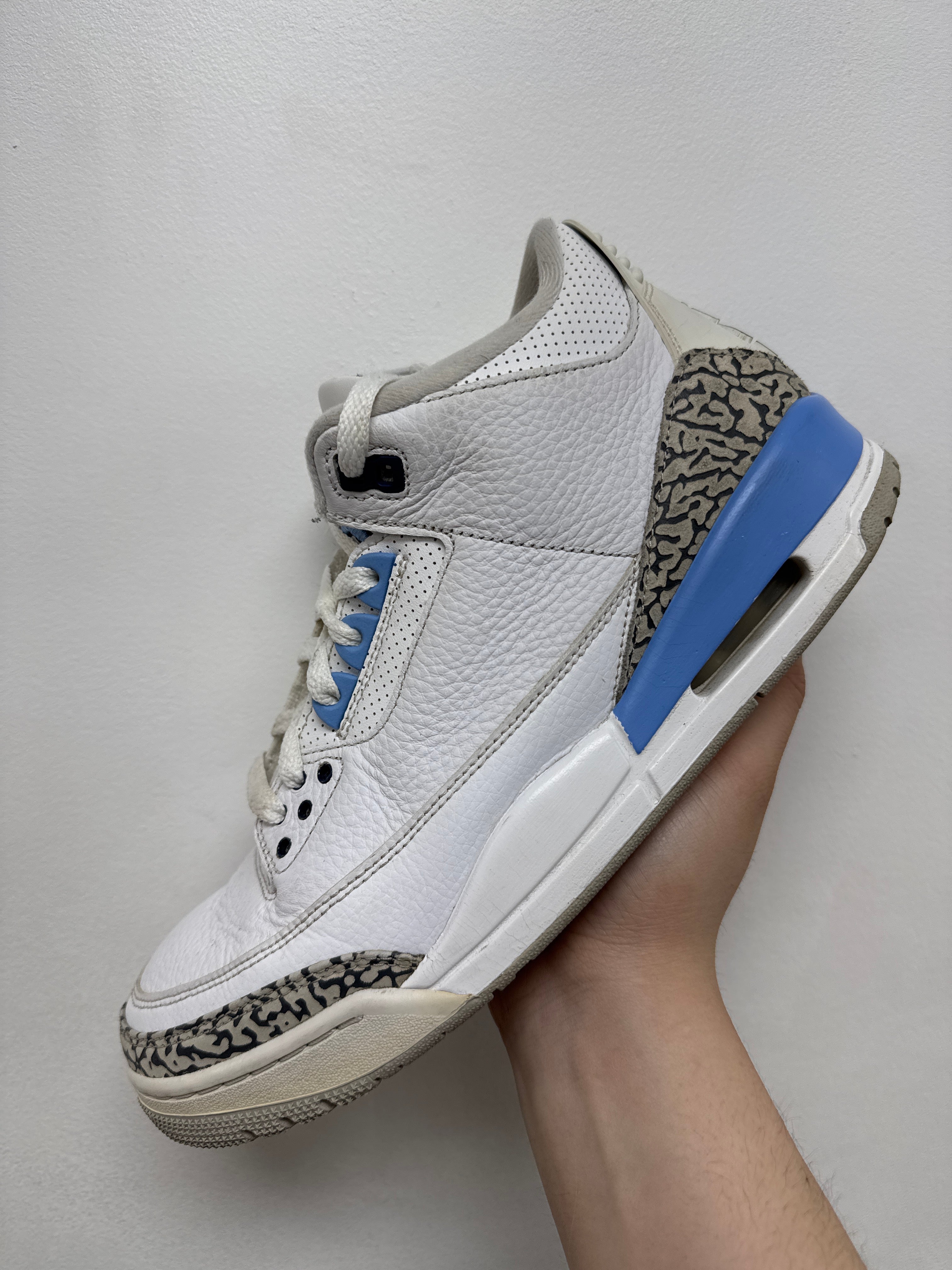Jordan 3 UNC Sneakers