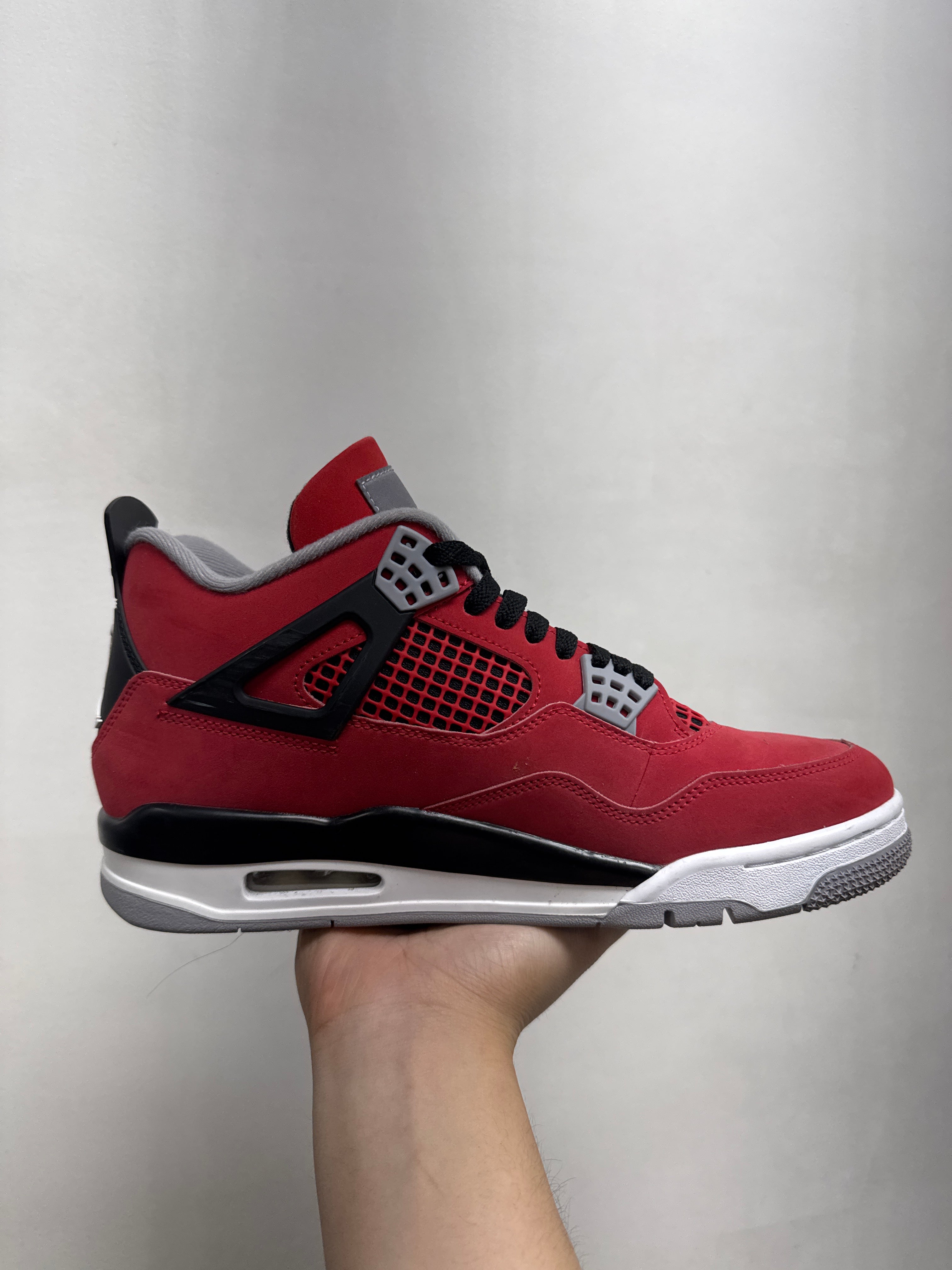 Jordan 4 Toro Bravo Sneakers